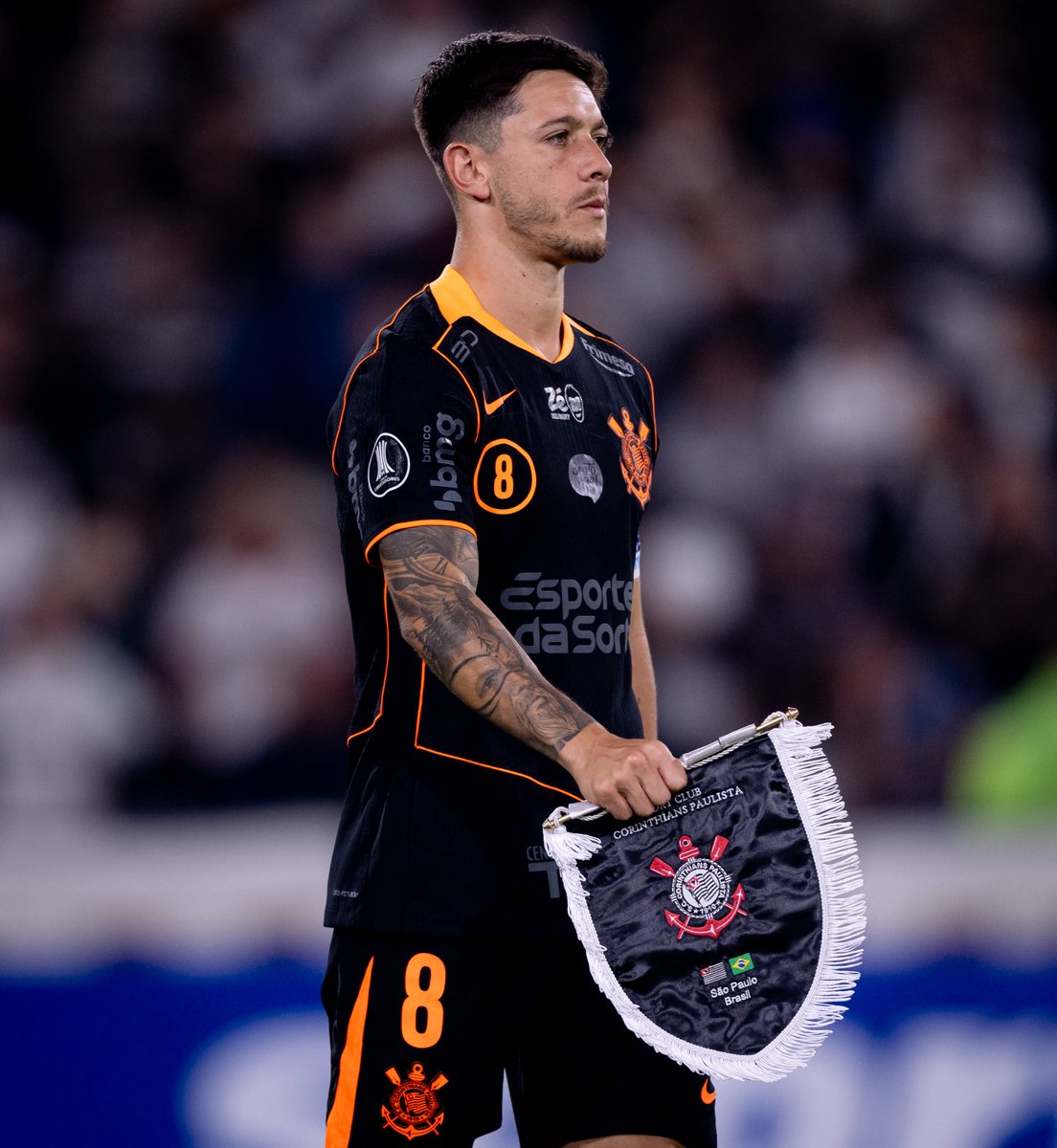 Garro se destaca no Corinthians e ganha elogios de Diniz como 