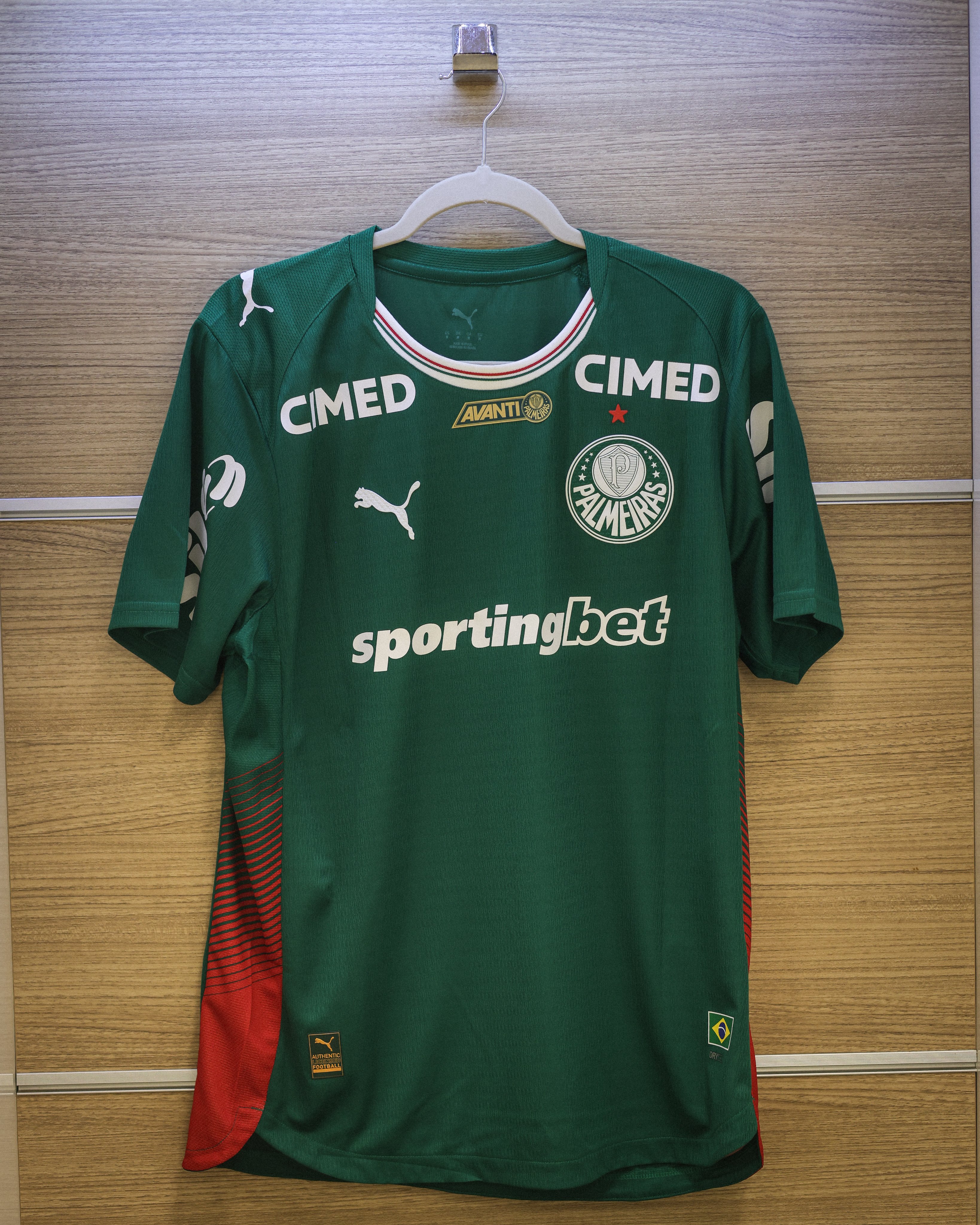 CAMISA VALORIZADA: Palmeiras negocia com novos parceiros e mira R$ 300 milhões em patrocínios