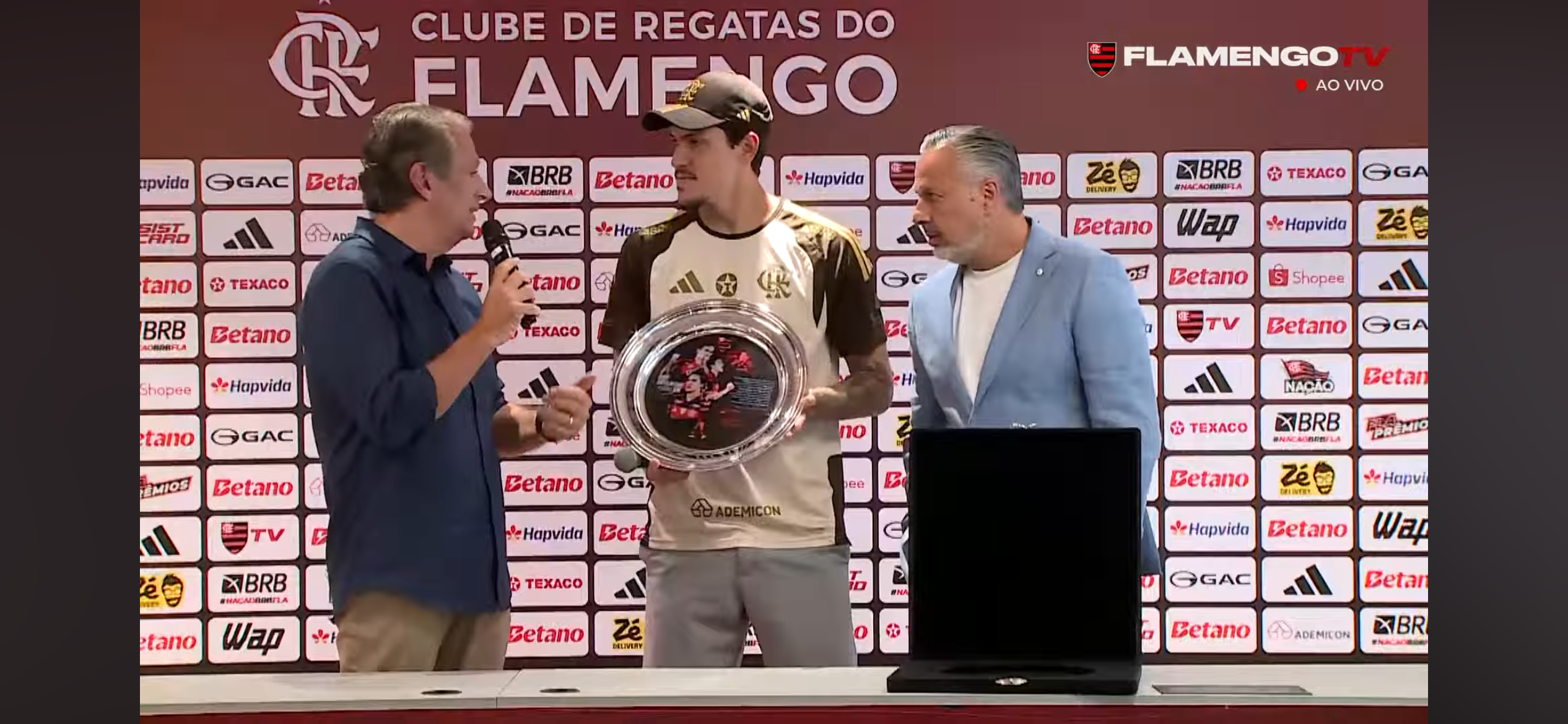 Flamengo Celebra Pedro por Conquista Histórica de Gols