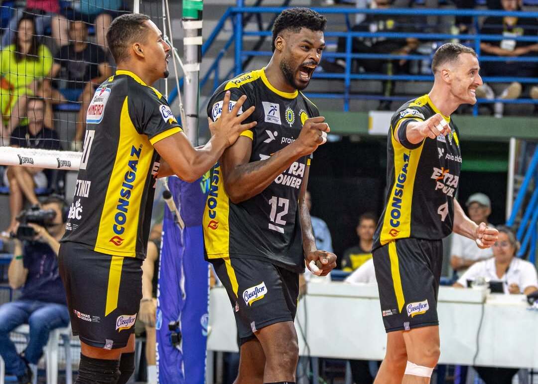 Praia Clube vence Guarulhos e avança à semifinal da Superliga