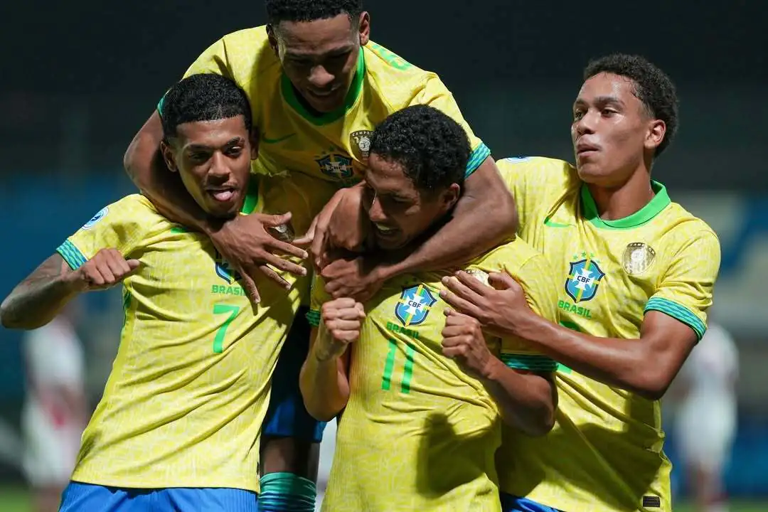 Brasil goleia Peru de virada e mantém liderança no Sul-Americano sub-17