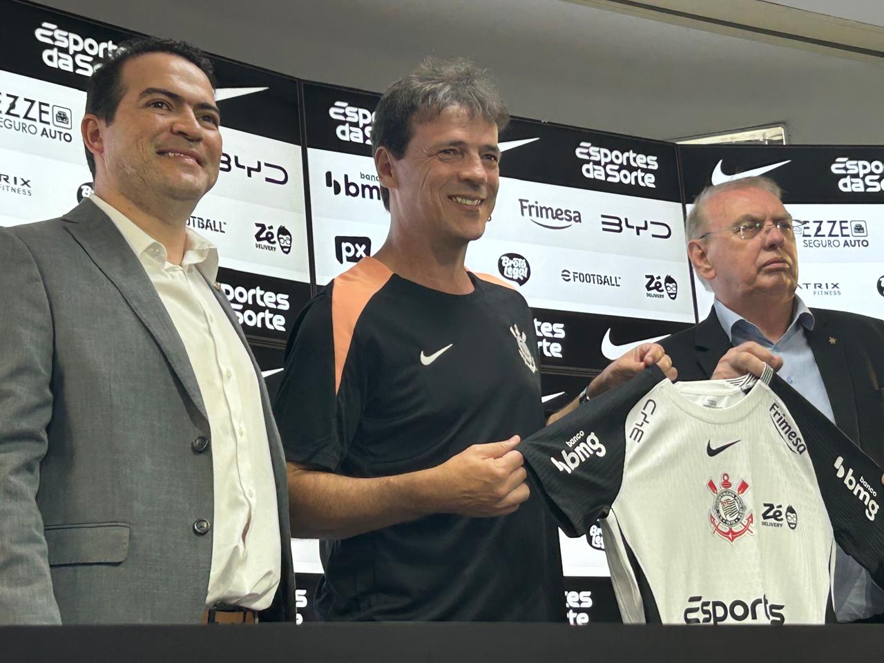 Diniz destaca sensação de acolhimento no Corinthians e encara pressão com confiança