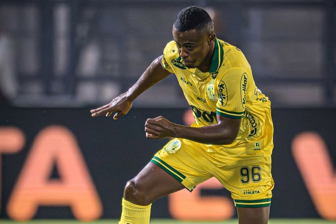 Carlos Eduardo valoriza elenco e vê evolução no Mirassol