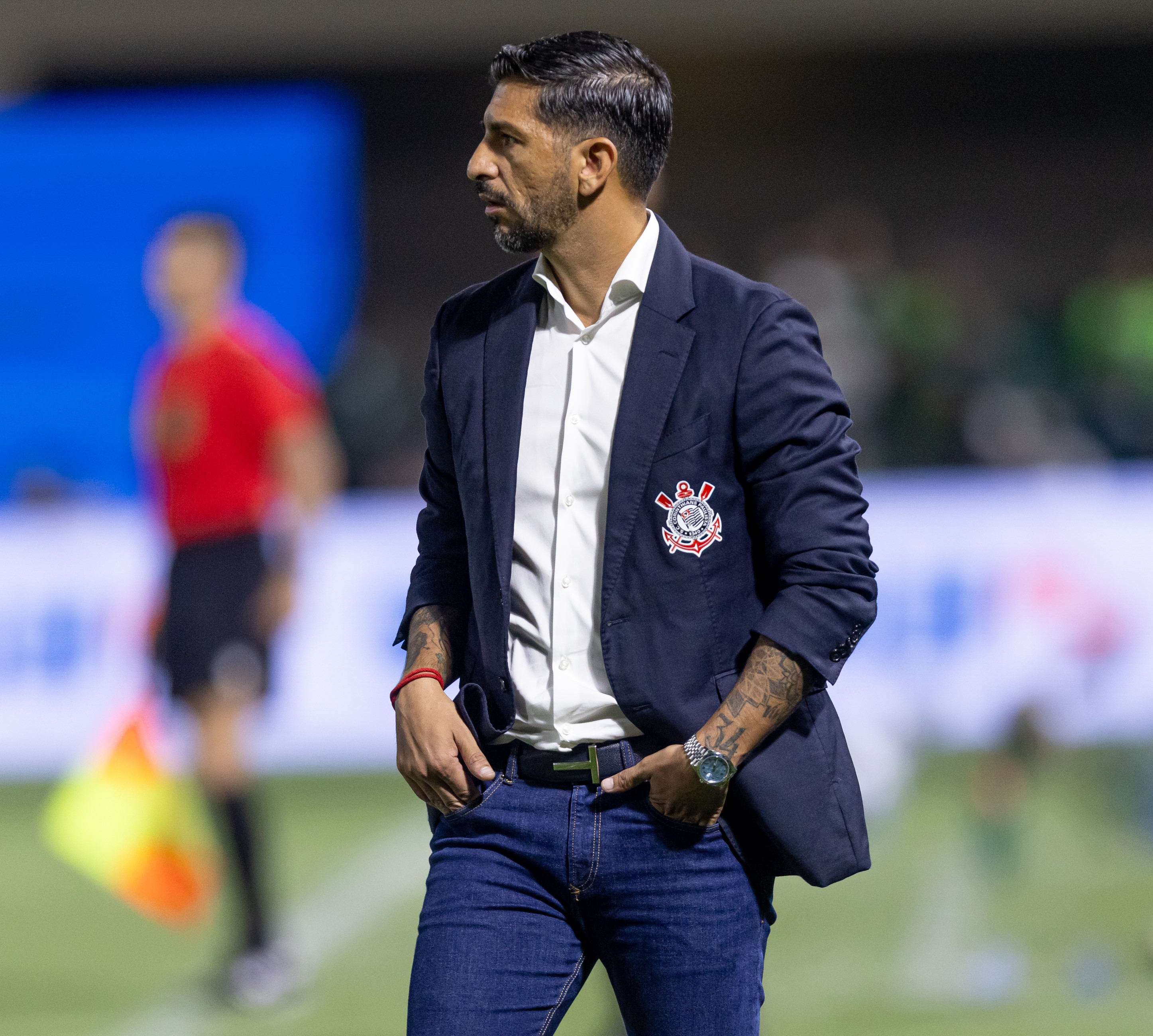 Corinthians acelera busca por novo técnico e monitora interesse em Emiliano no mercado internacional