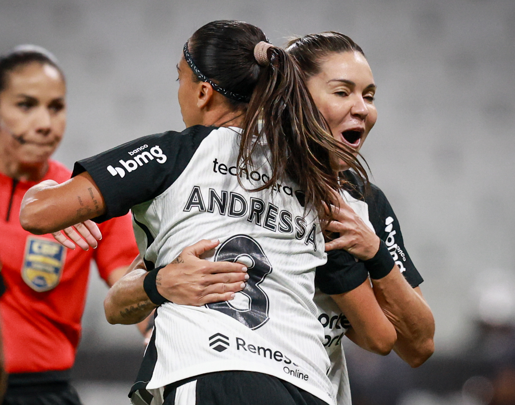 Corinthians domina Bragantino e conquista a liderança do Campeonato Brasileiro Feminino