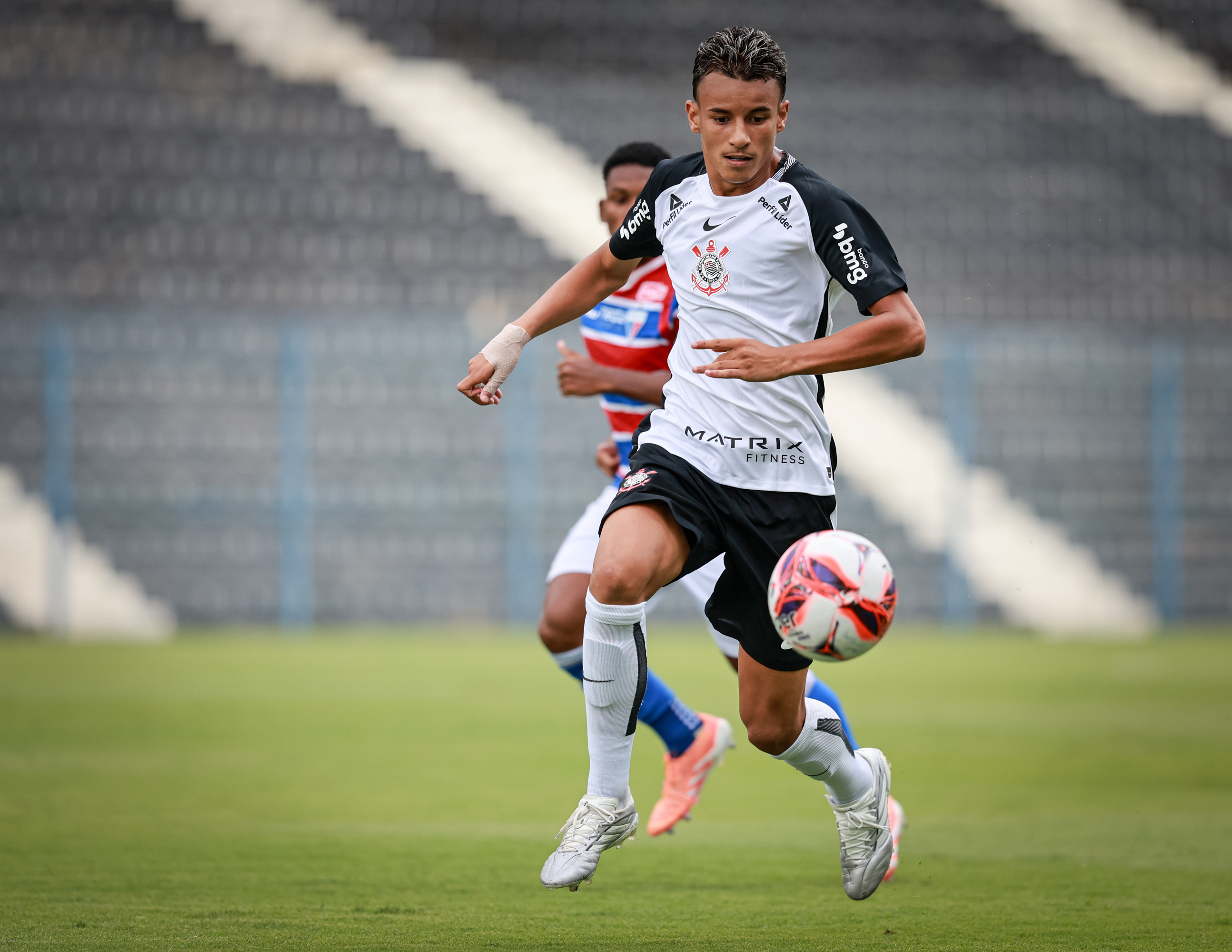 Corinthians confirma lesão de grande joia e meia-atacante desfalca o Timão