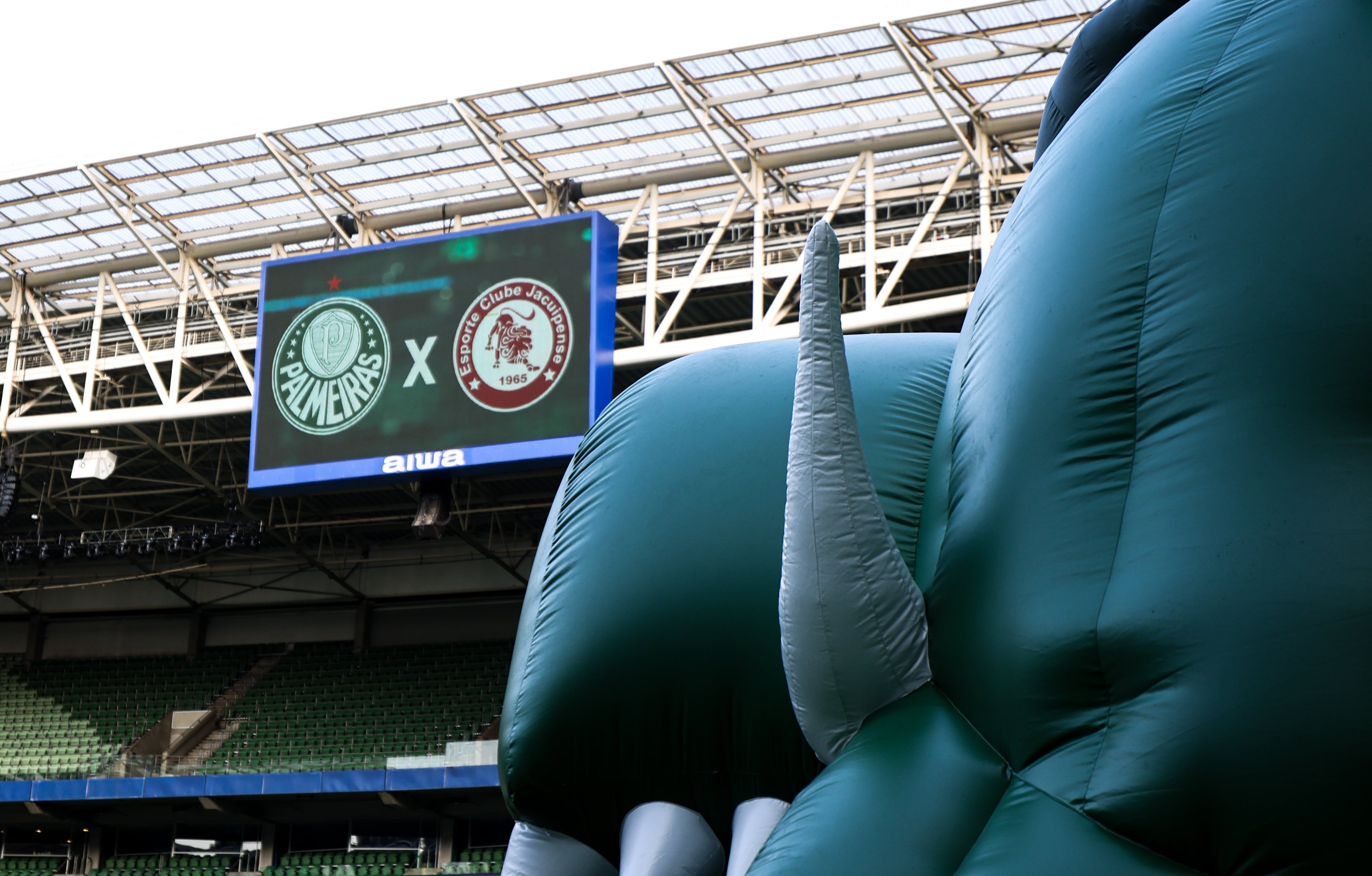 Palmeiras Escala Time Misto e Lança Vitor Roque como Titular na Abertura da Copa do Brasil