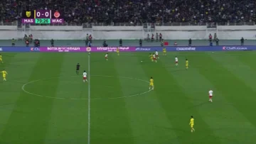 Puskás! Zagueiro marroquino marca golaço de letra de fora da área