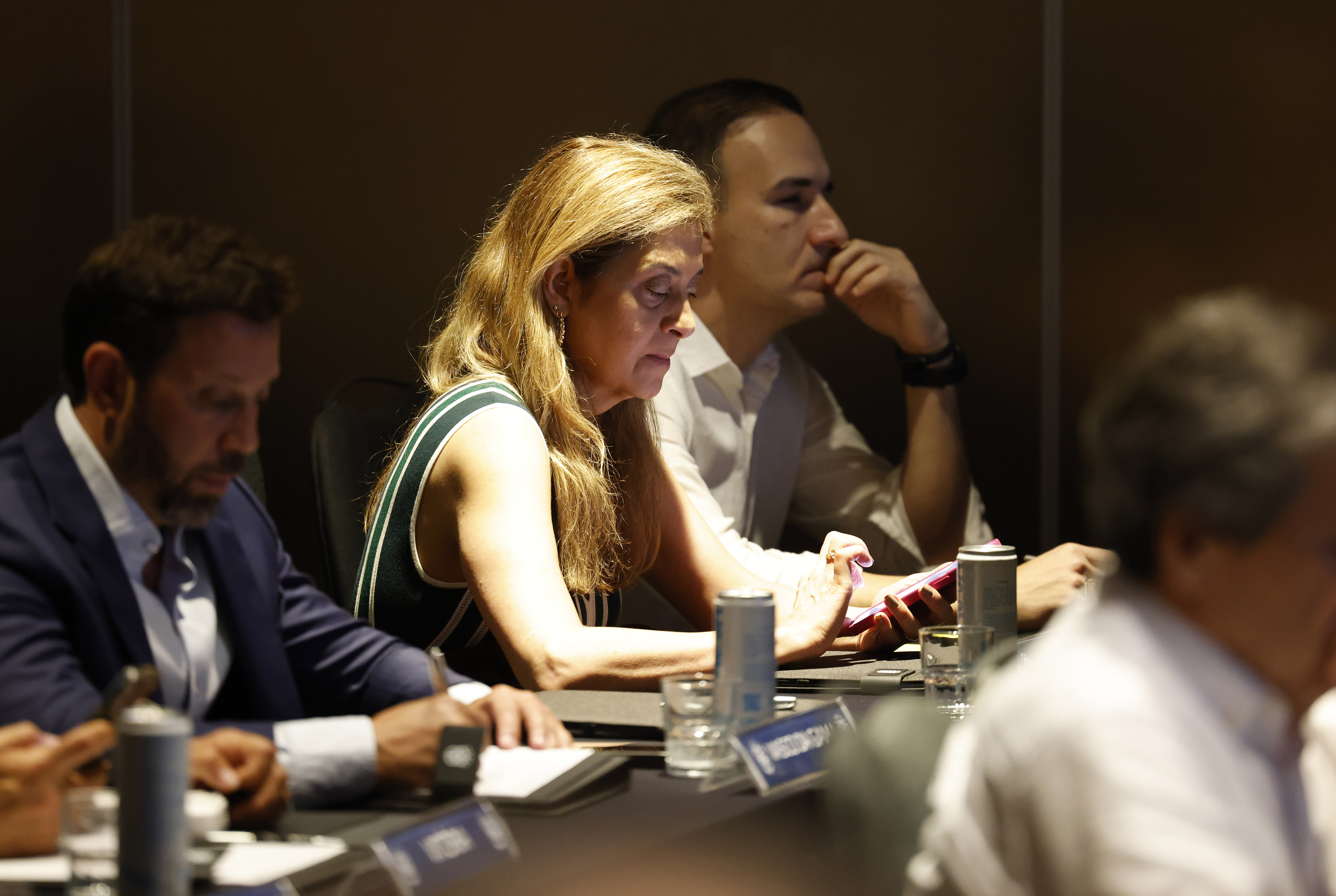 Leila rebate críticas à arbitragem e provoca adversários em reunião sobre nova liga de futebol