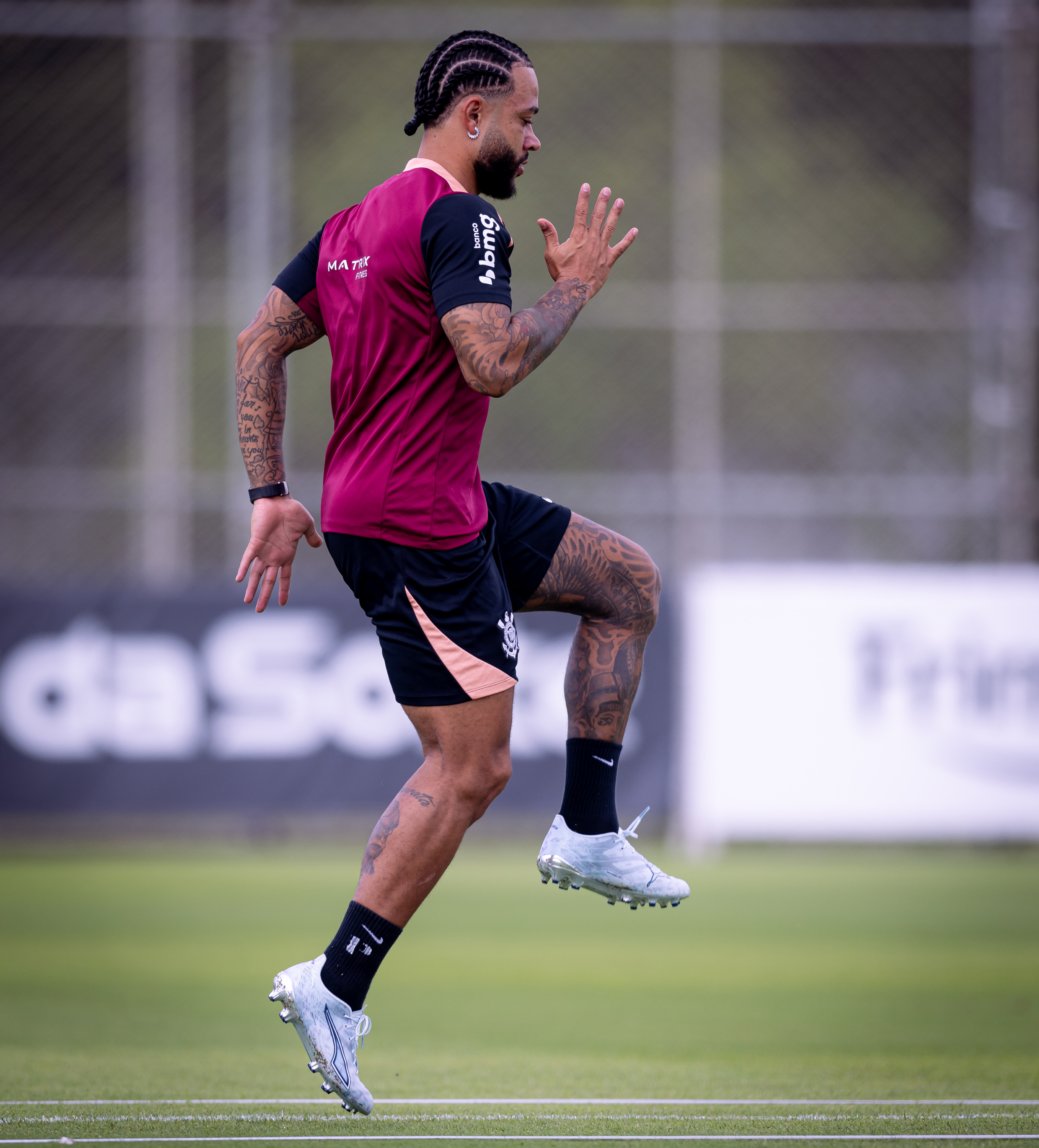 Corinthians Avança nas Negociações e Renova Esperança na Permanência de Memphis