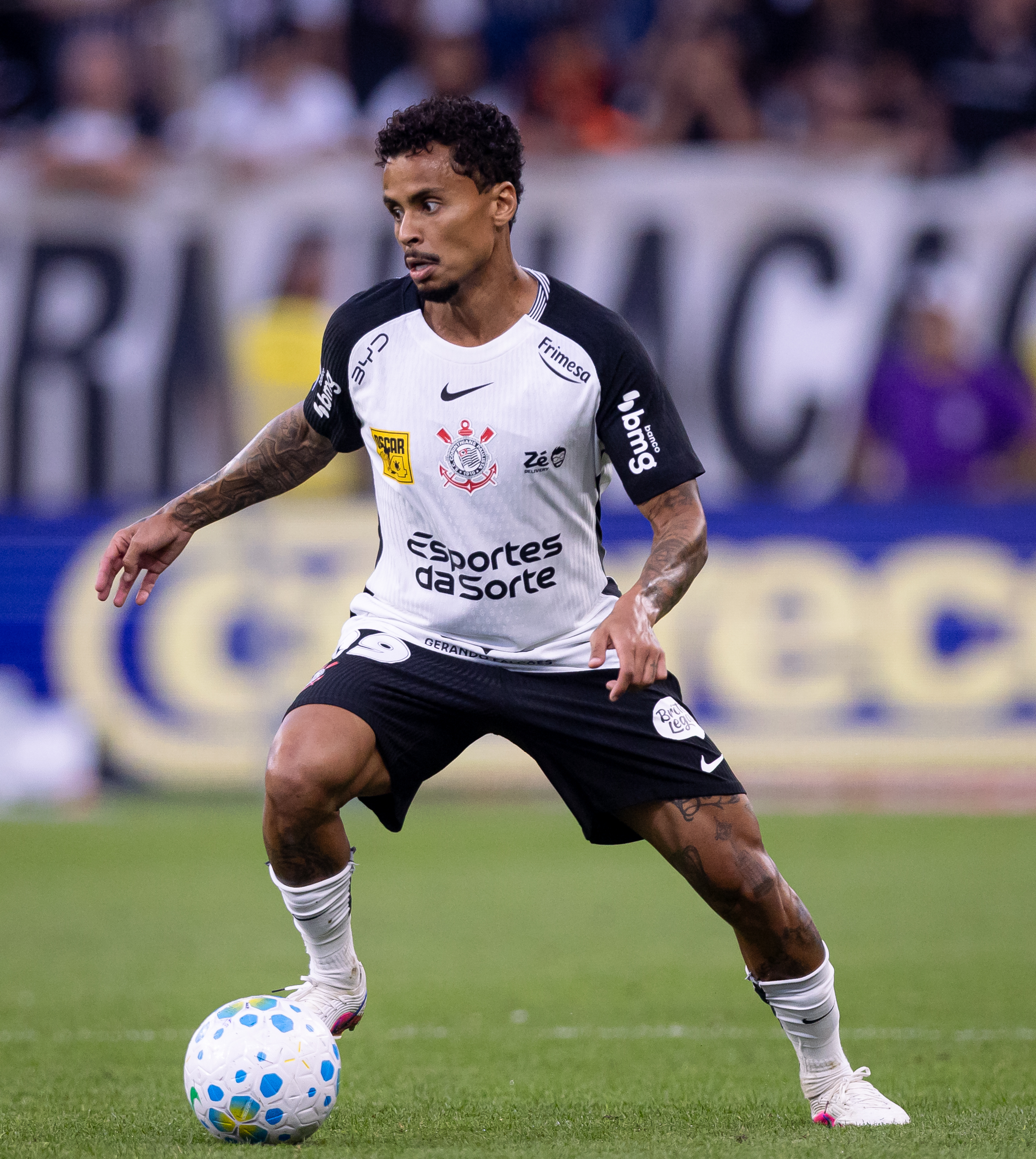 Allan Acumula Terceiro Amarelo e Fica Fora do Majestoso pelo Corinthians