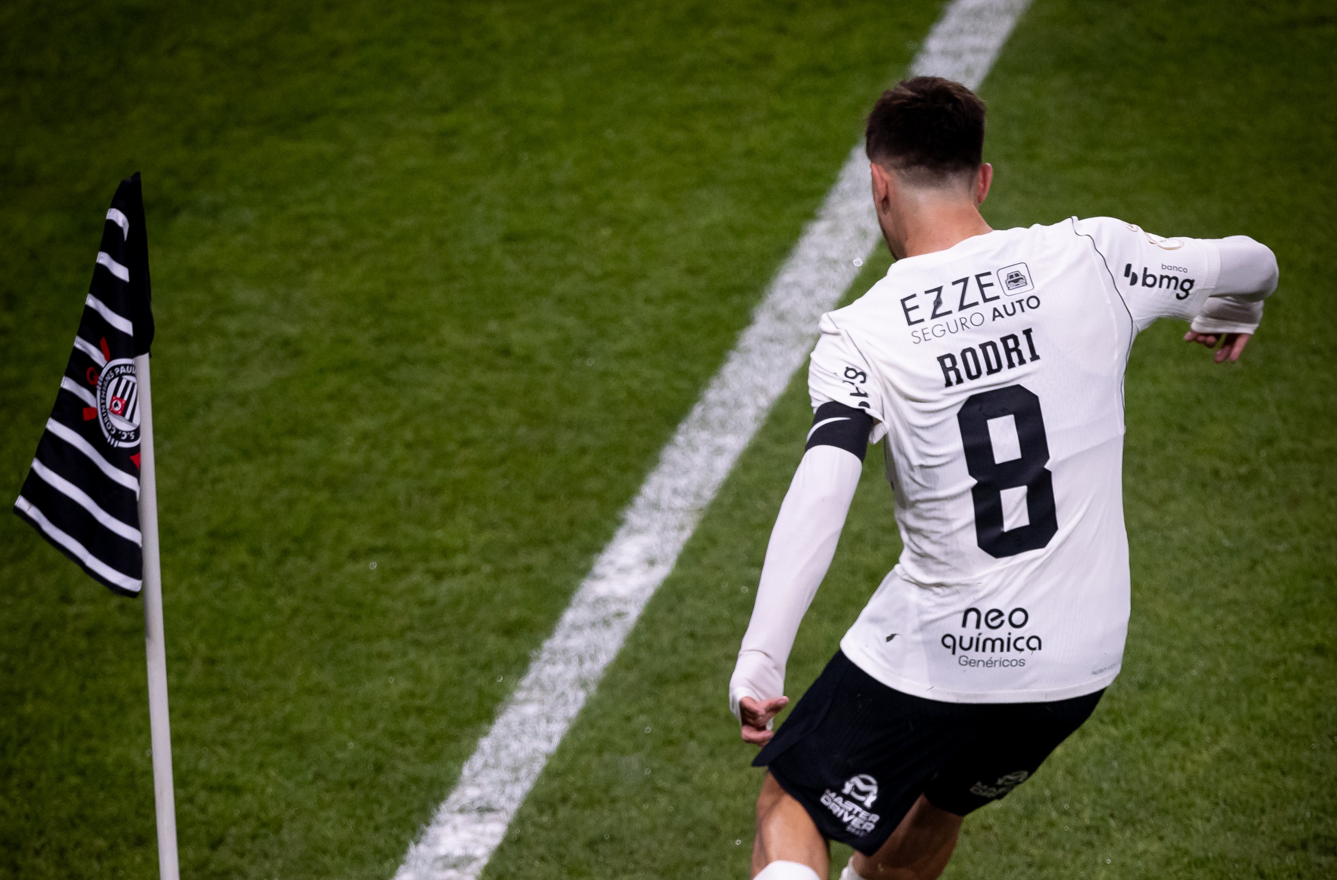 Corinthians apresenta avanço tático e intensidade em campo, mas enfrenta desafios na finalização