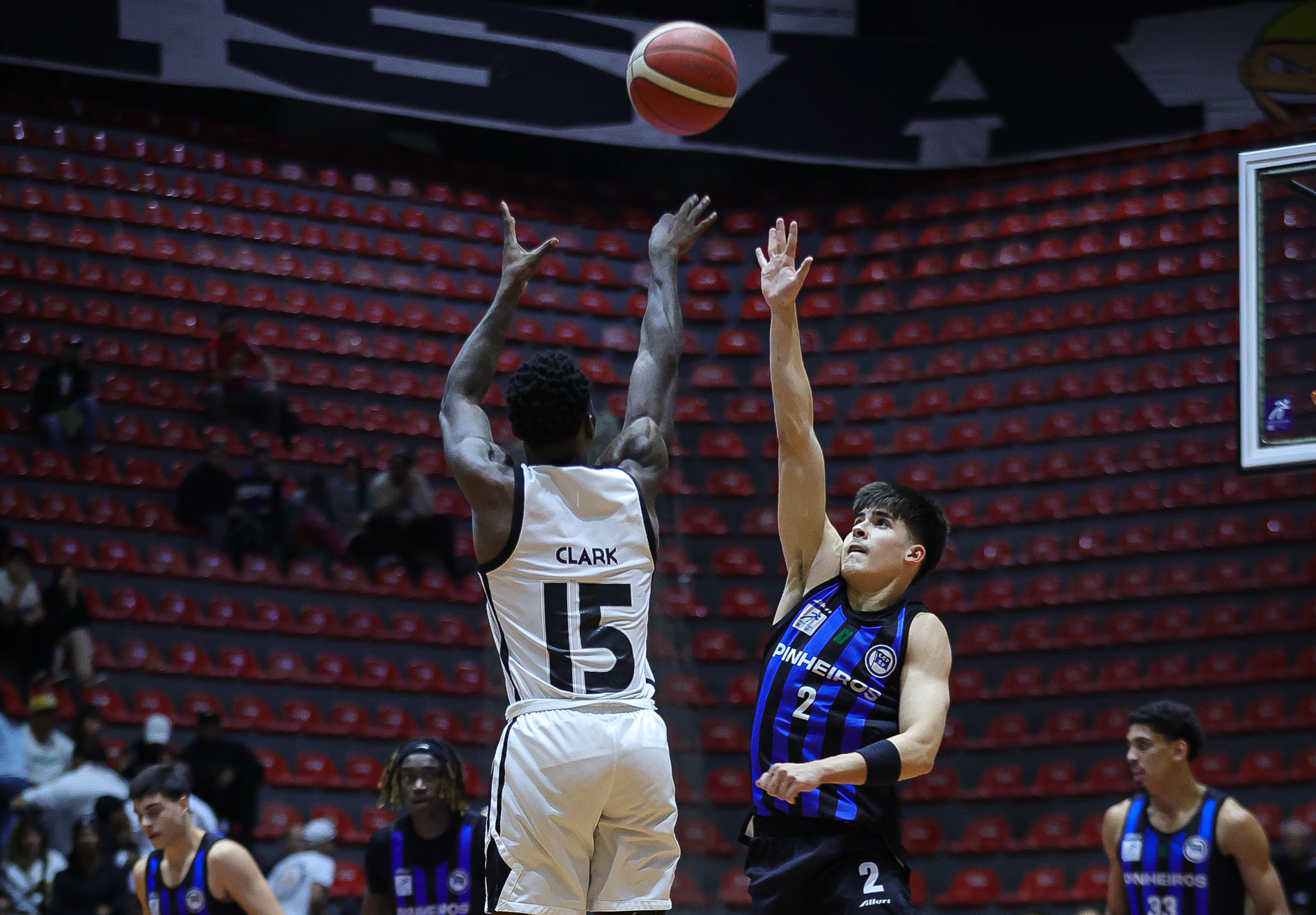 Corinthians busca prorrogação, mas perde do Pinheiros pela semi do NBB