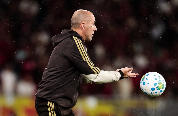 ÁRBITRO ERROU? Jardim critica arbitragens após revés do Flamengo para o Palmeiras
