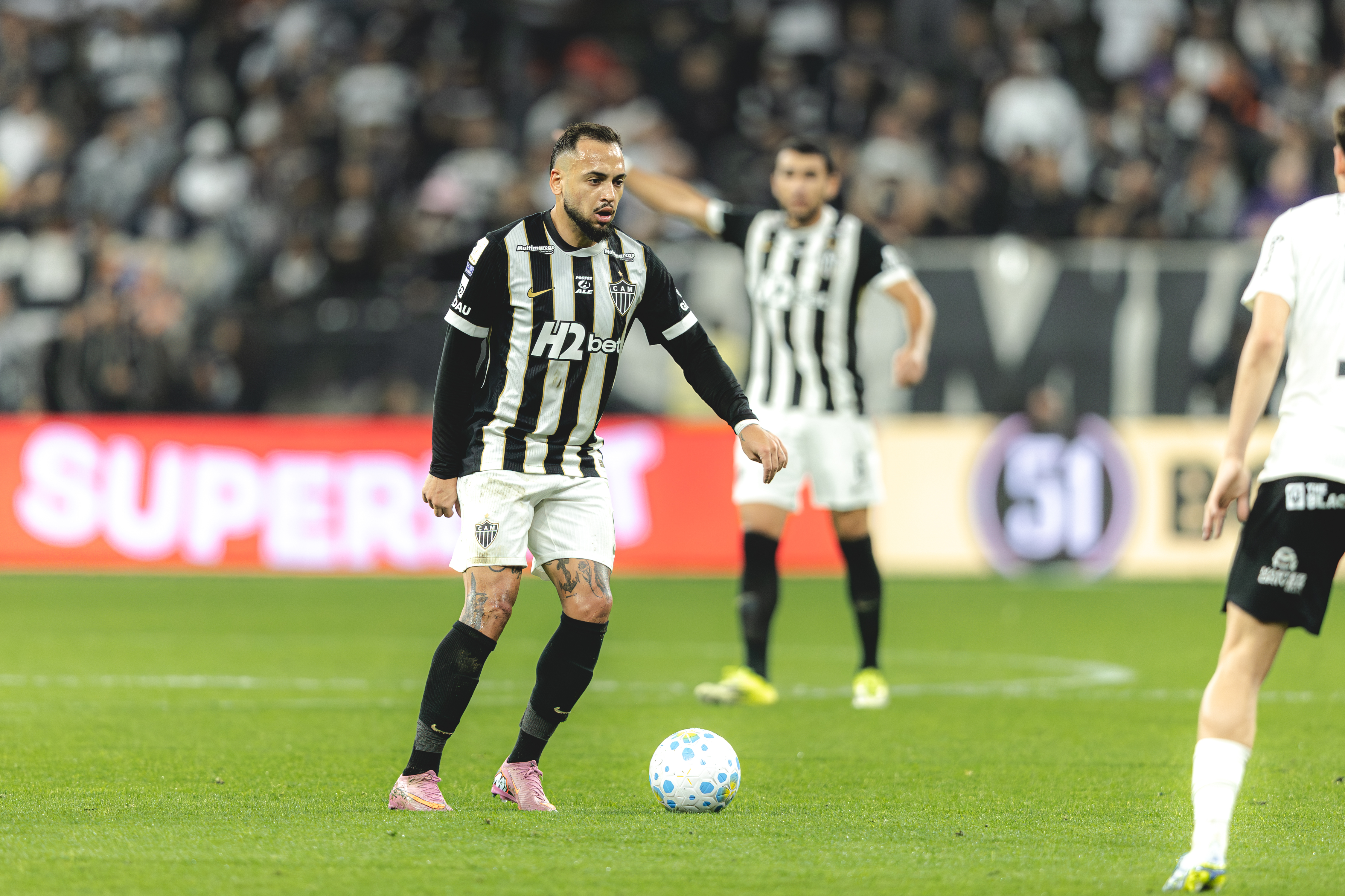 Maycon Justifica Sua Saída do Corinthians e Rebata Acusações de 