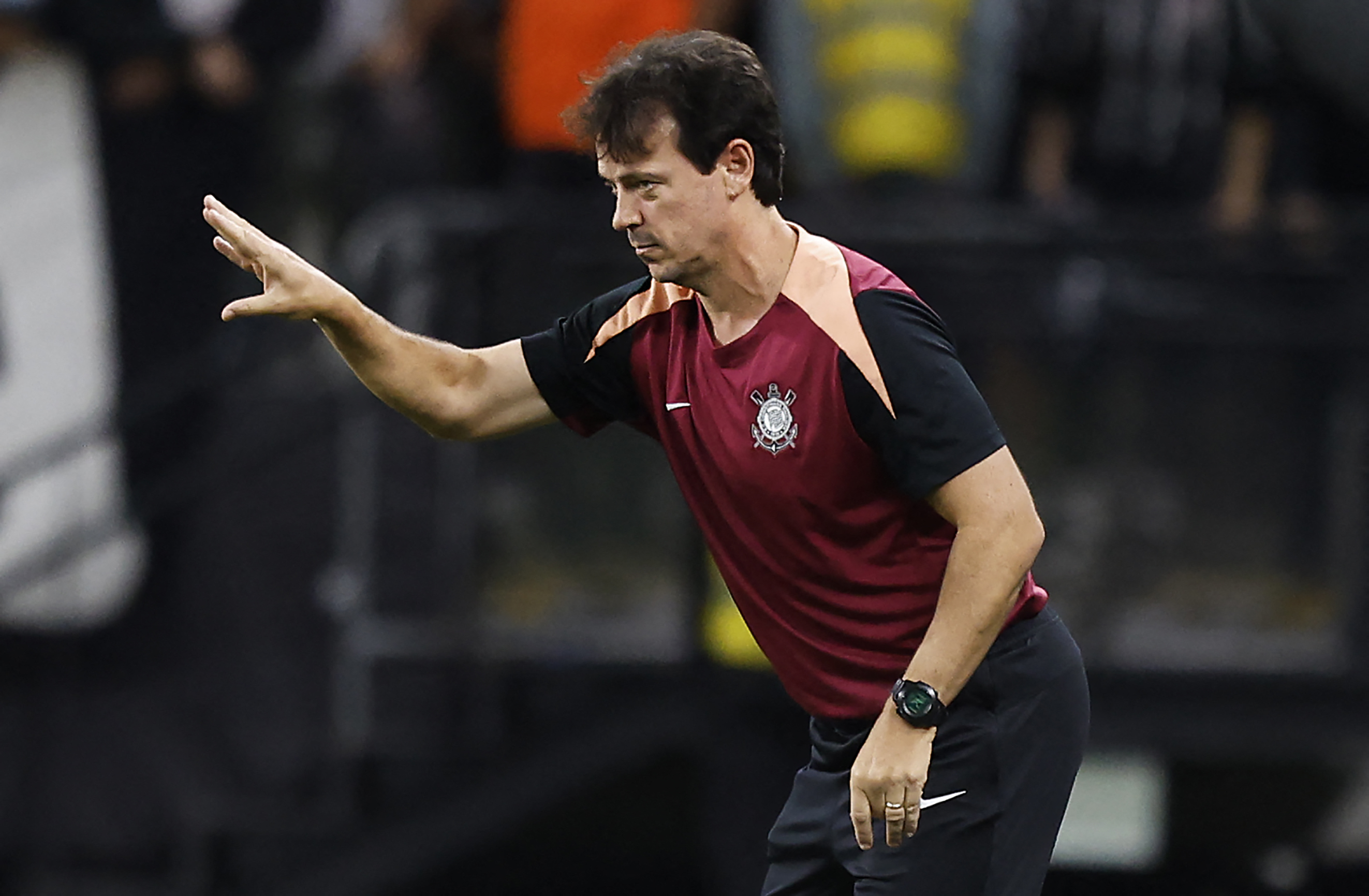 Diniz Planeja Reunião Estratégica para Salvar Corinthians entre Clássico e Libertadores