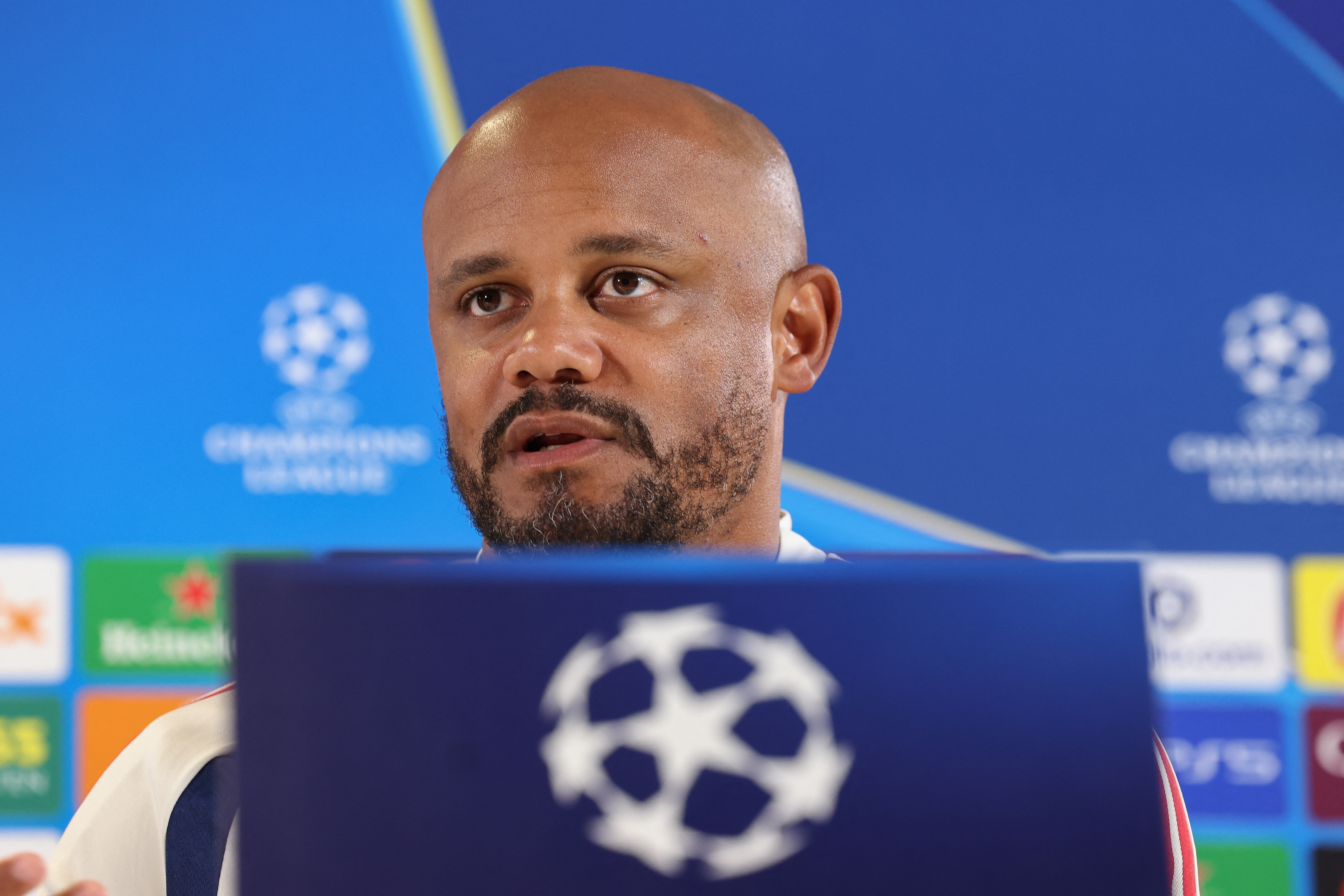 Kompany assume favoritismo: “Sem se esconder, somos o Bayern”