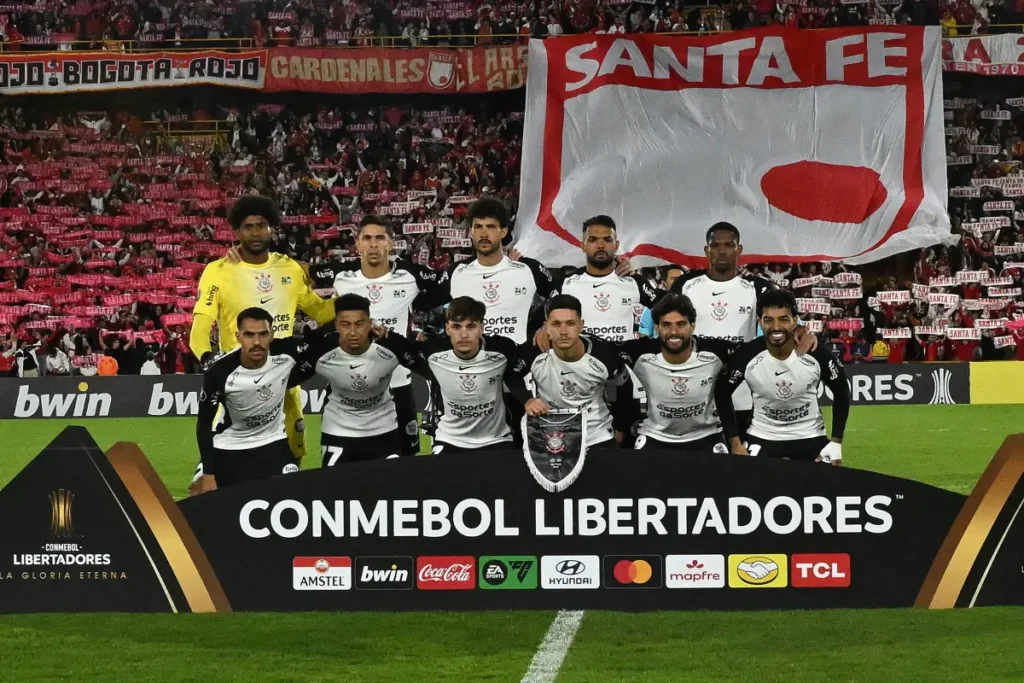 Corinthians arranca empate na Colômbia com gol no fim e fica perto da vaga
