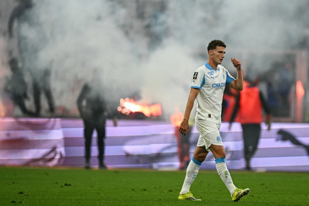 Francês Benjamin Pavard confirma saída do Olympique de Marselha