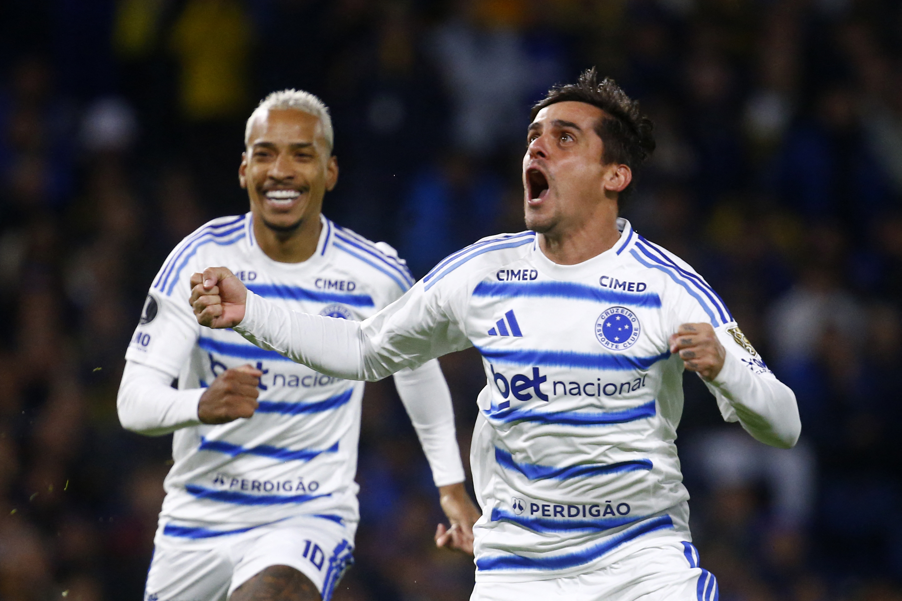 Cruzeiro lidera Grupo D após empate suado na Bombonera e vê rival ameaçar a ponta
