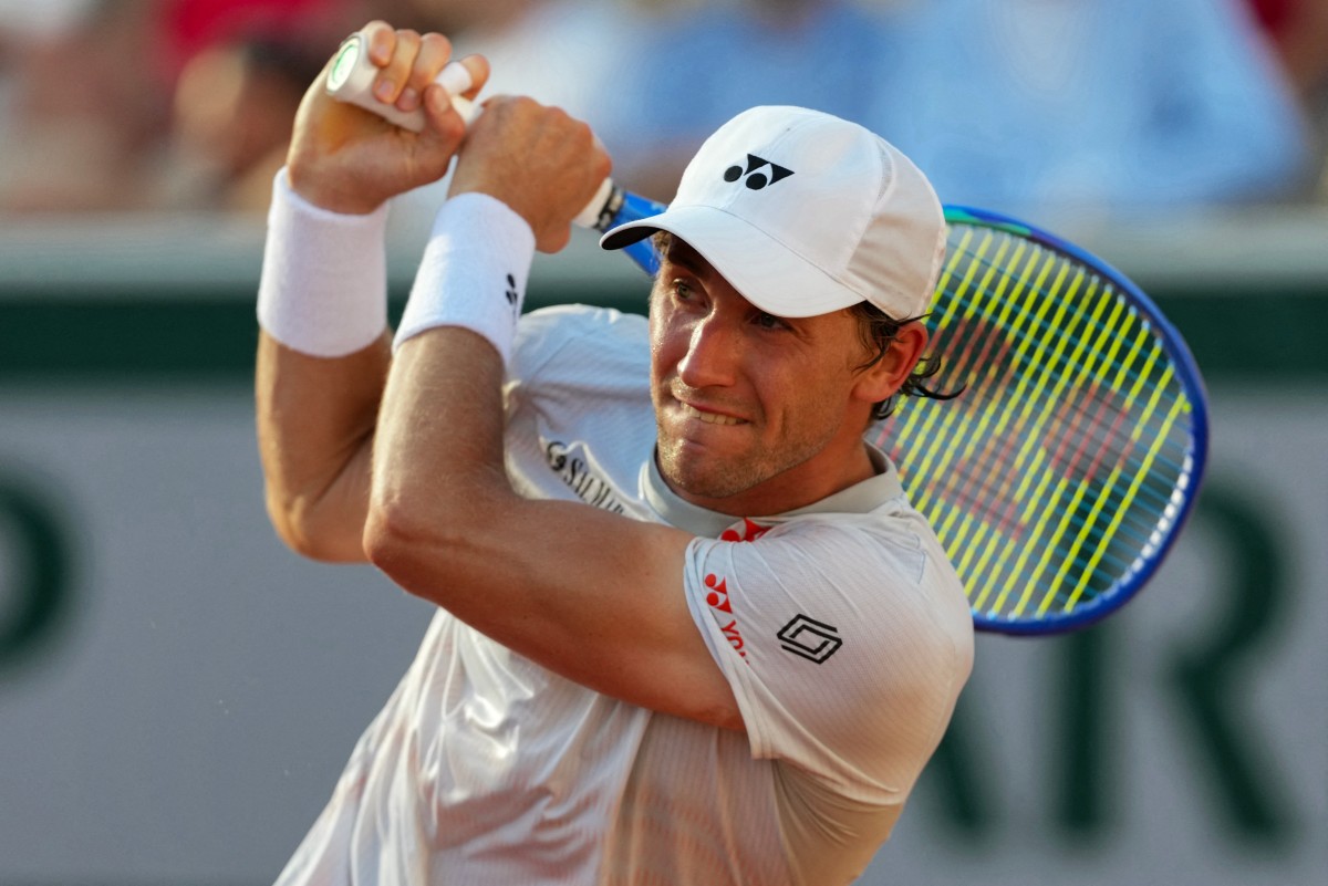 Ruud sofre com o calor, mas avança à segunda rodada de Roland Garros