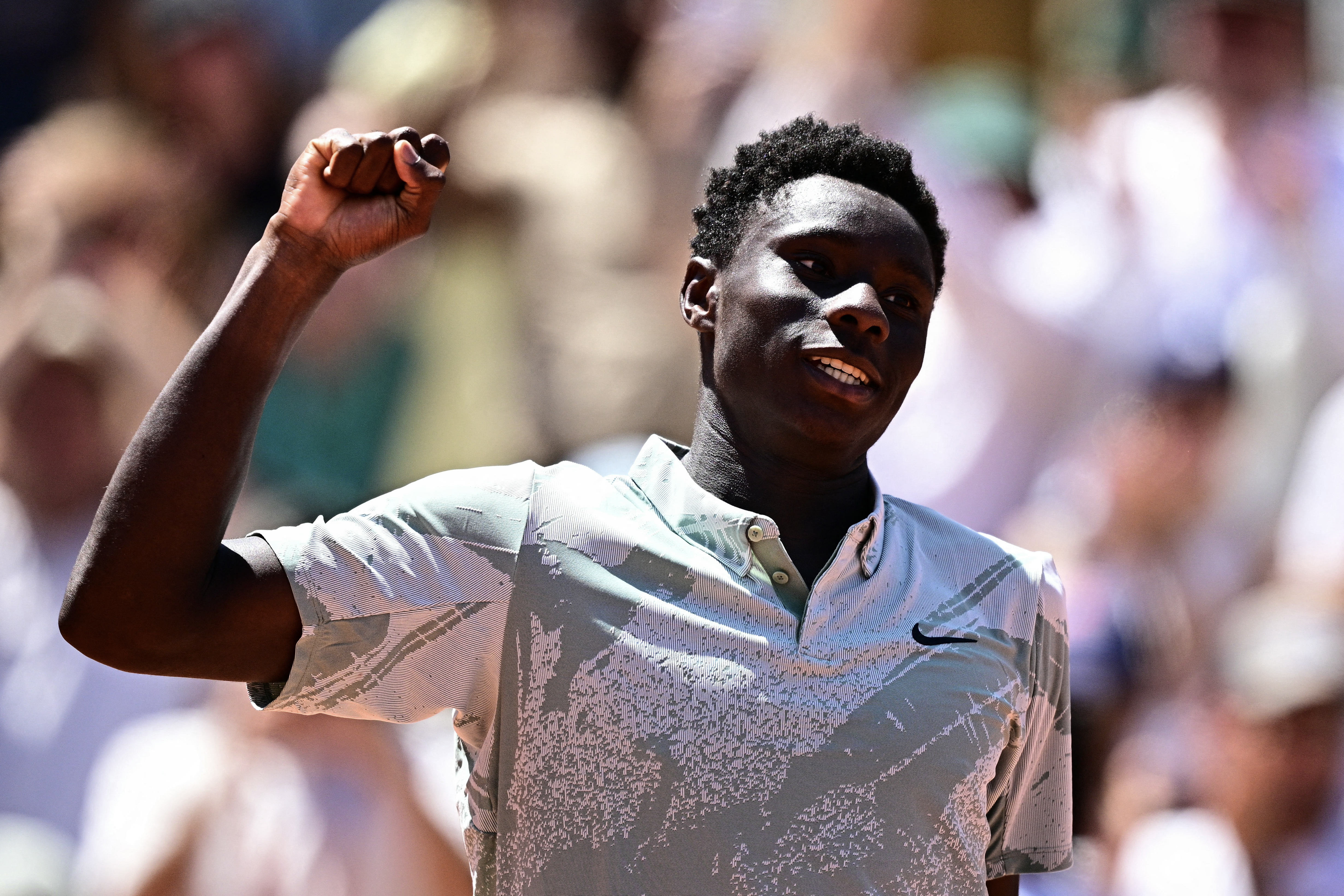 Kouame, esperança do tênis francês, estreia em Roland Garros com vitória sobre Cilic
