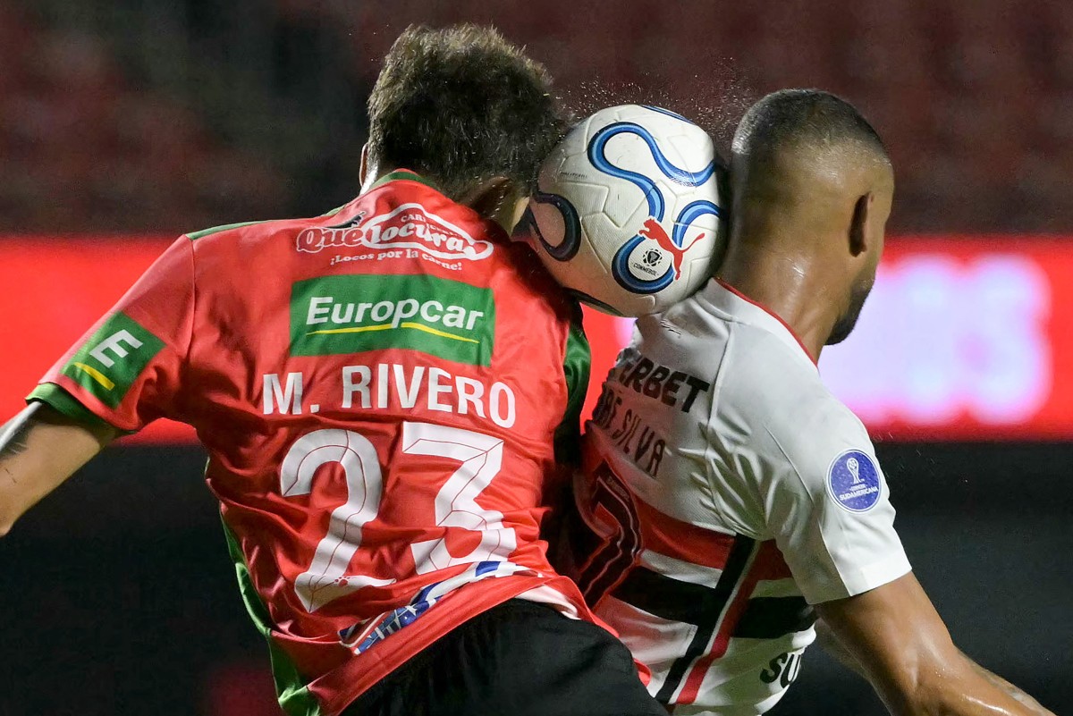 André Silva se vê recuperando confiança após lesão e celebra assistência em vitória do São Paulo