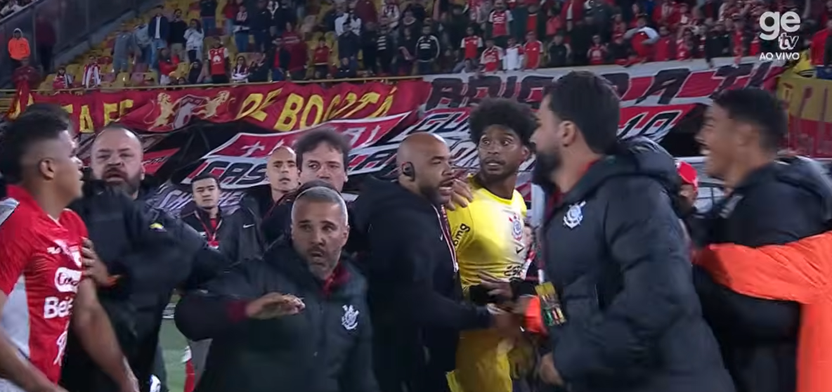 Hugo Souza protagoniza polêmica e decide o desenlace entre Santa Fe e Corinthians na Libertadores