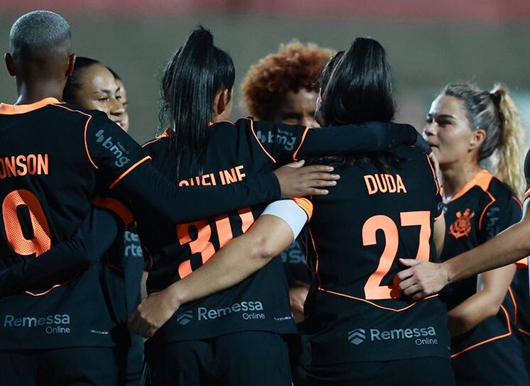 Corinthians domina o Mixto e assume liderança do Brasileiro Feminino