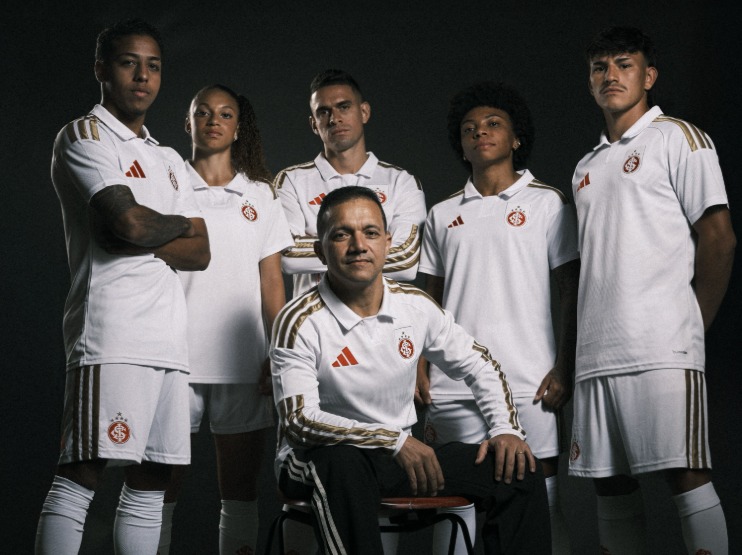 Internacional lança nova camisa com homenagens ao título mundial de ...