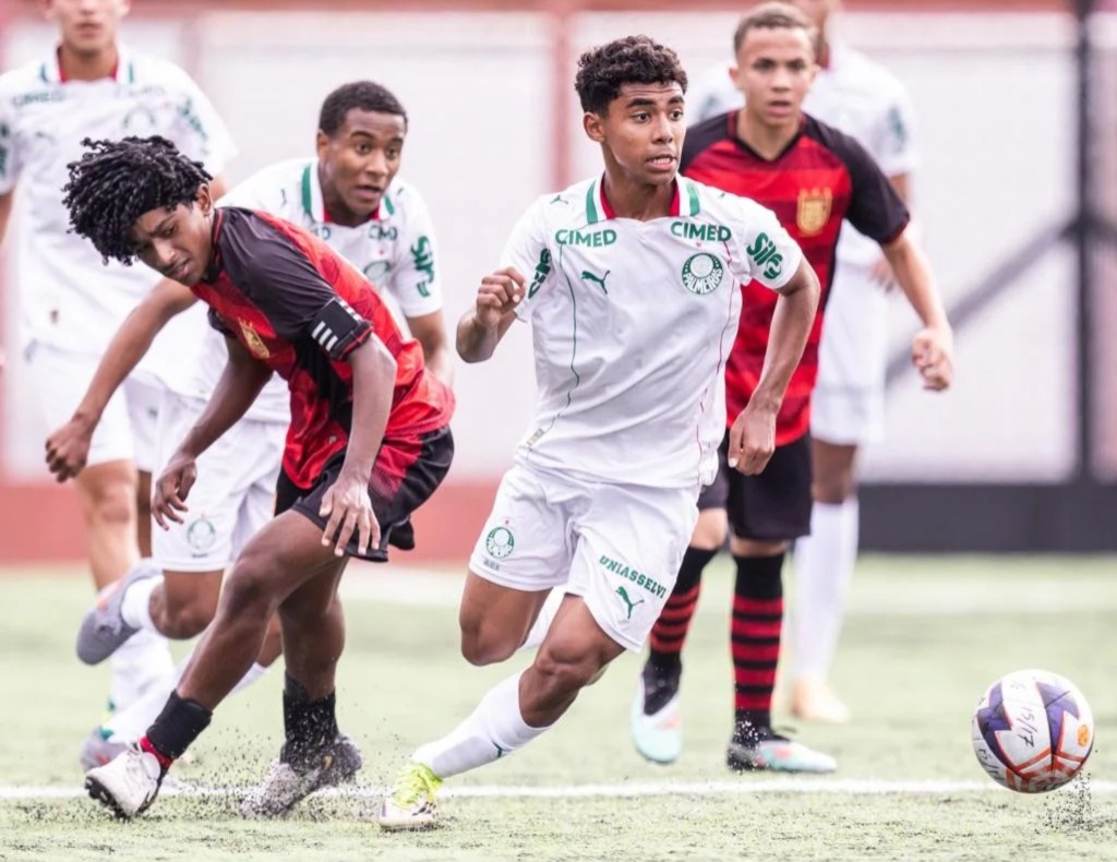 Palmeiras Sub-15 e Sub-17 Dominam o Flamengo-SP e Avançam no Paulista