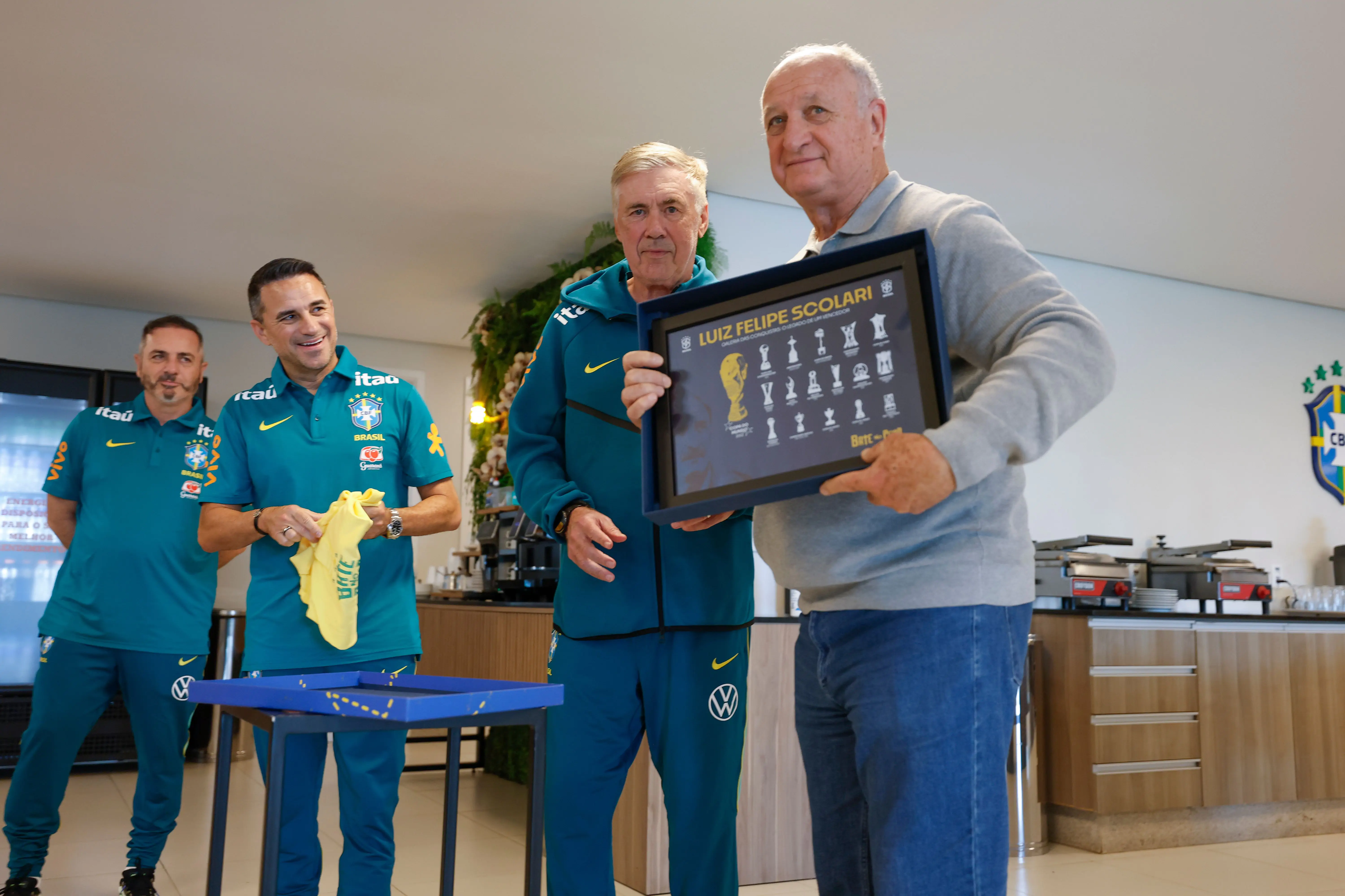 Técnico do Penta, Felipão é homenageado e dá palestra aos convocados da Seleção - Gazeta Esportiva