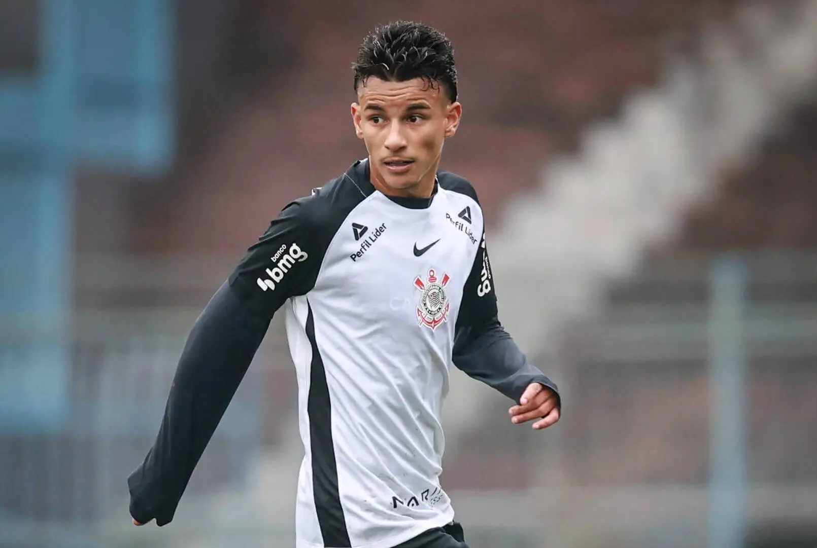 Corinthians anuncia renovação de contrato com Gui Amorim, promessa da base
