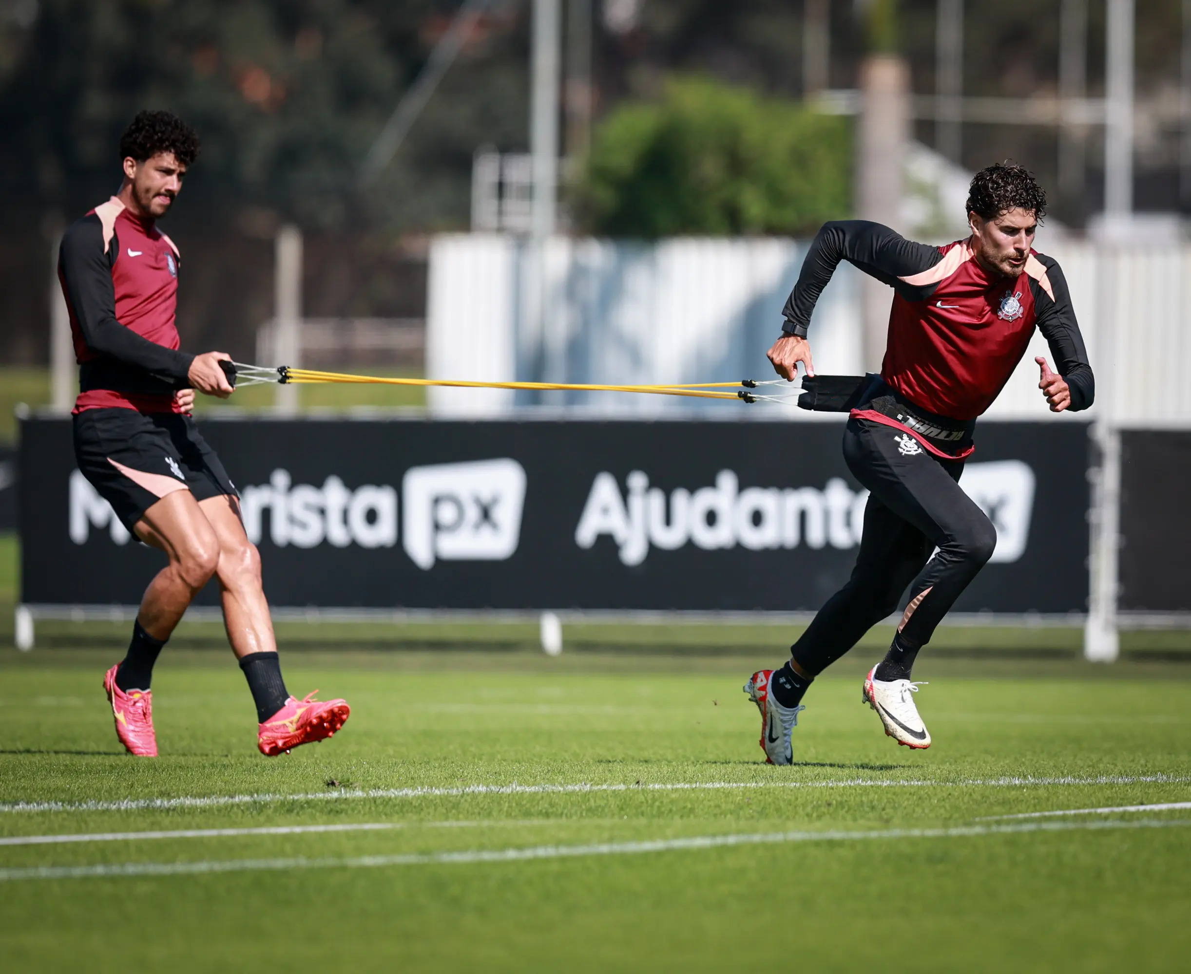 Corinthians trabalha em dois turnos no terceiro dia de intertemporada durante a Copa