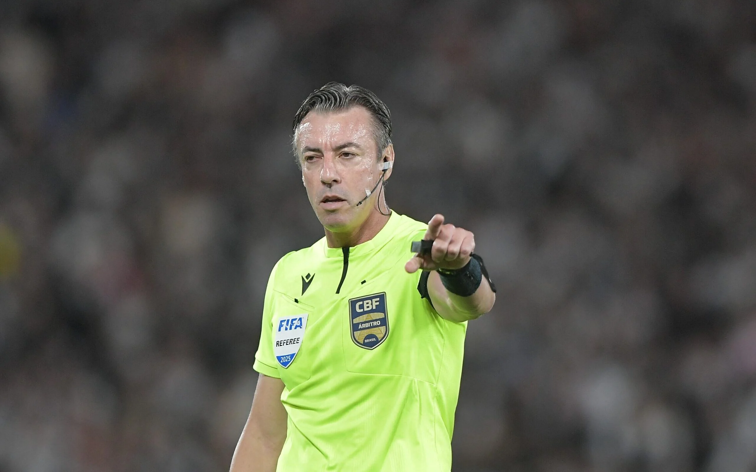 Raphael Claus é escalado para partida entre Espanha e Arábia Saudita