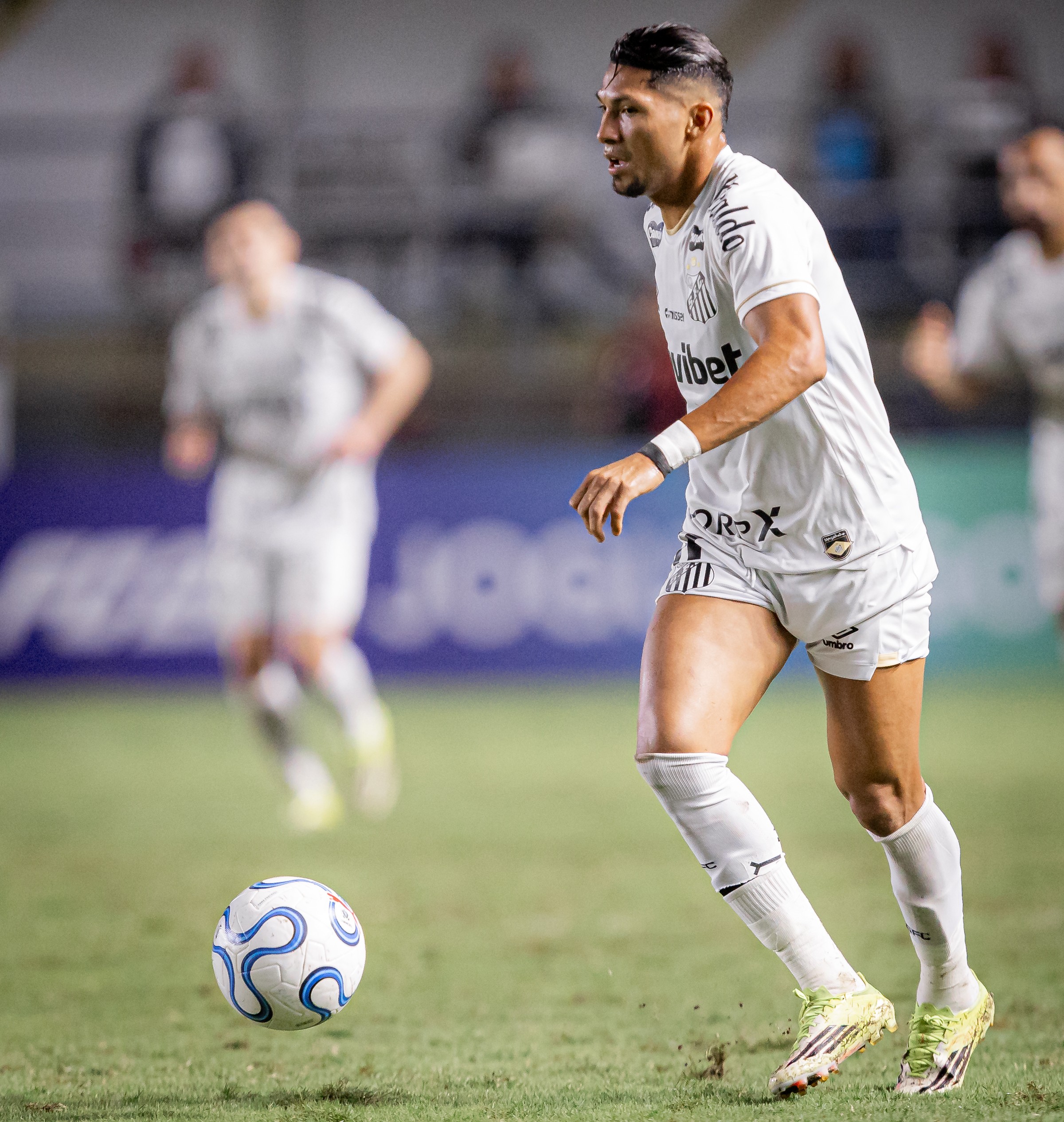 Rony, Moisés e Gabriel Menino: os reforços que decepcionaram no Santos