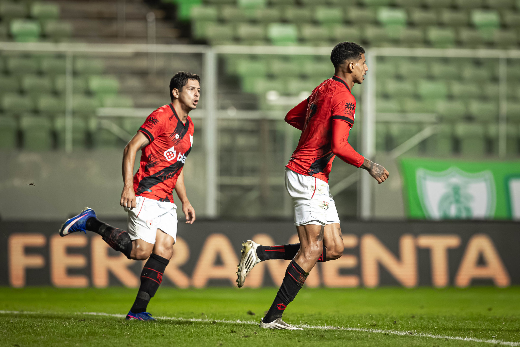 Atlético-GO x Operário: veja prováveis escalações e onde assistir ao duelo pela Série B