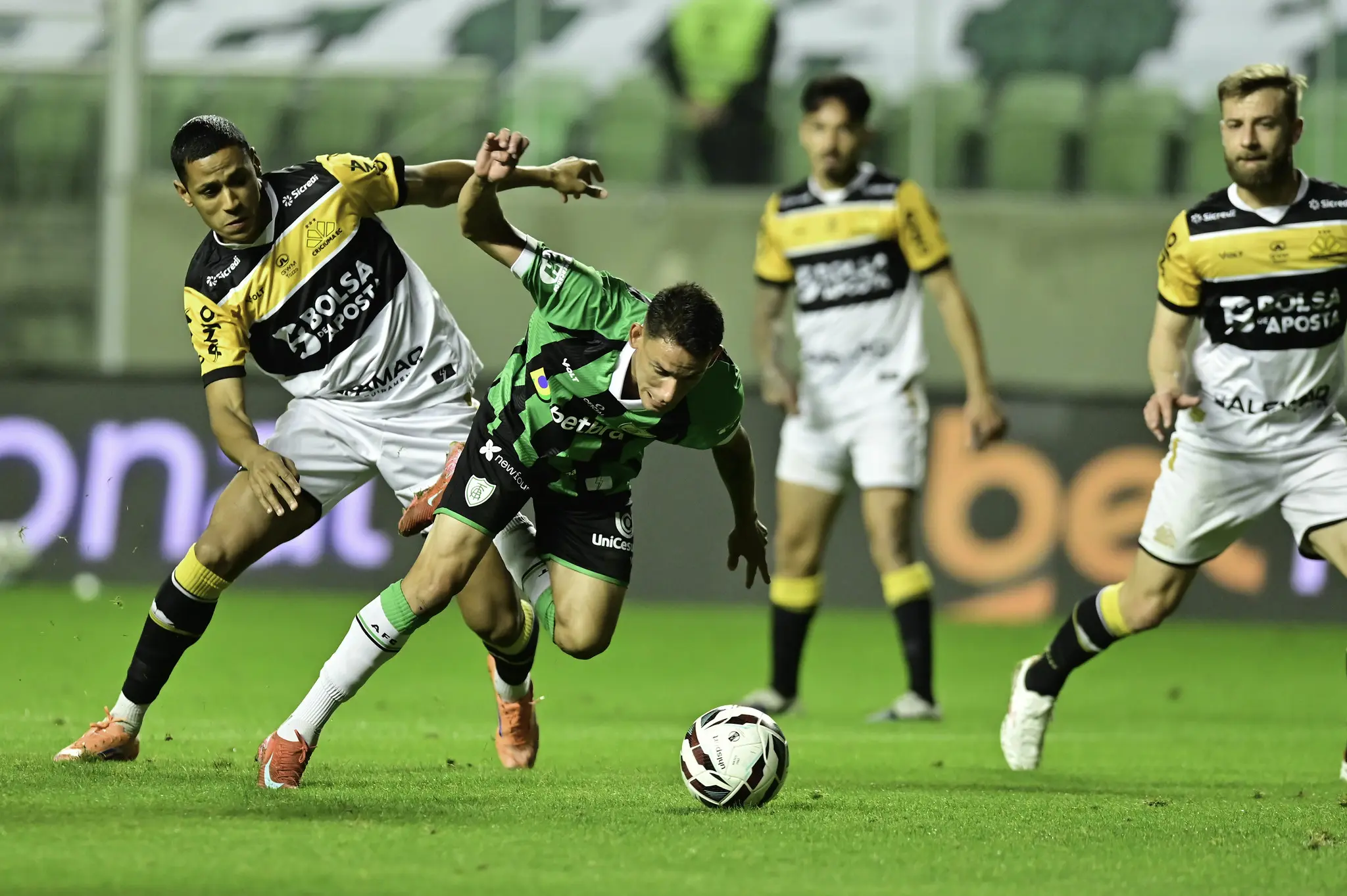 Com gol de letra, Criciúma bate América-MG e amplia sequência invicta na Série B