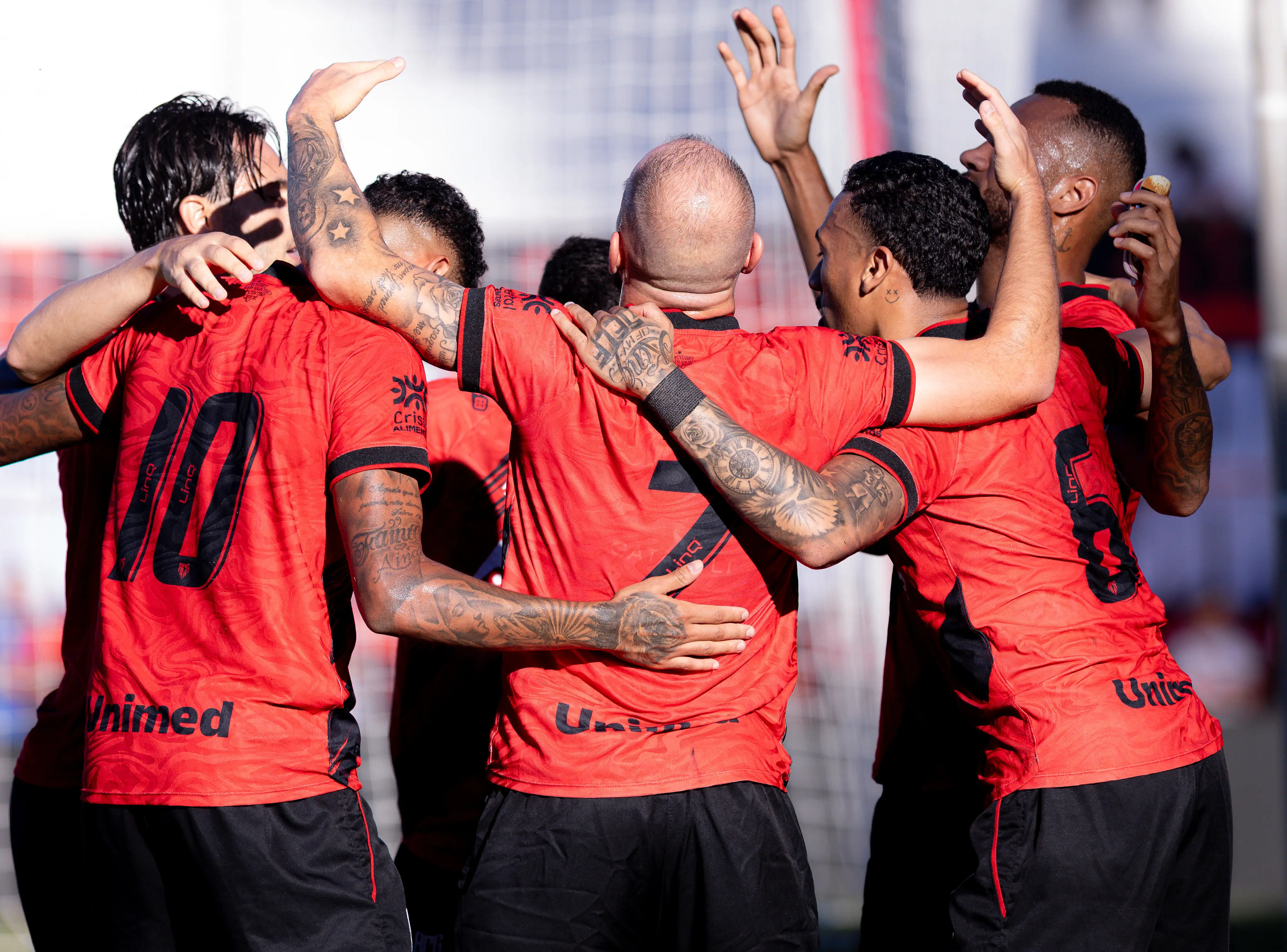 Atlético-GO vence a Ponte Preta, que aumenta sequência sem vencer na Série B