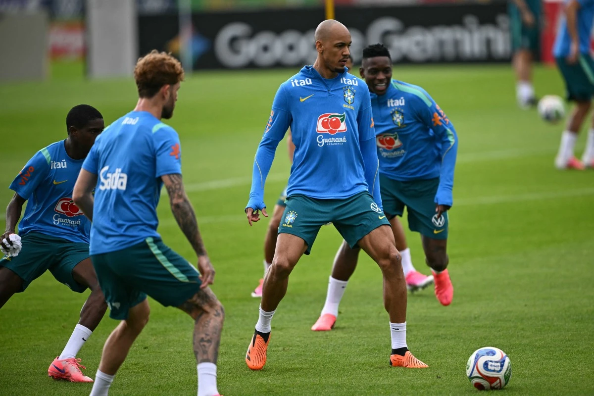 Fabinho minimiza entrada de Casemiro em Endrick e valoriza Neymar na Seleção: "Líder"