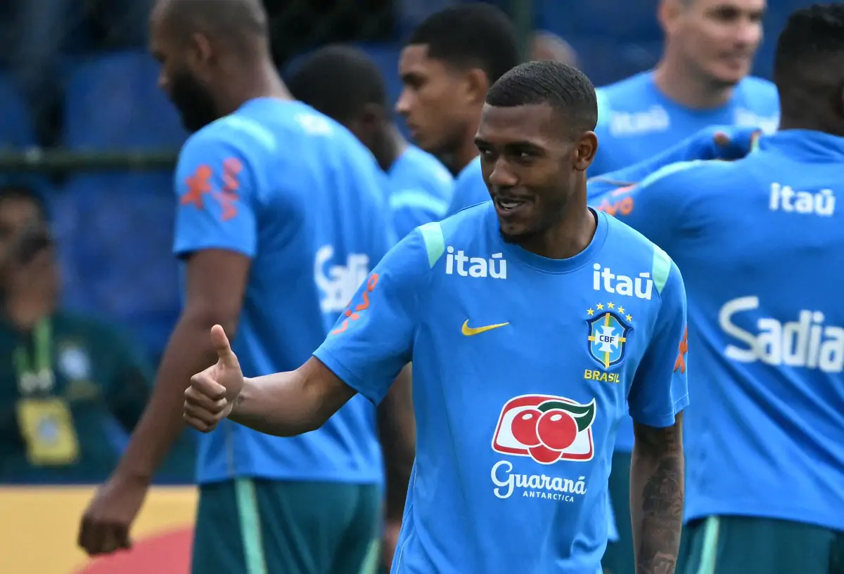 Ancelotti testa Rayan e Léo Pereira em penúltimo treino da Seleção antes de amistoso