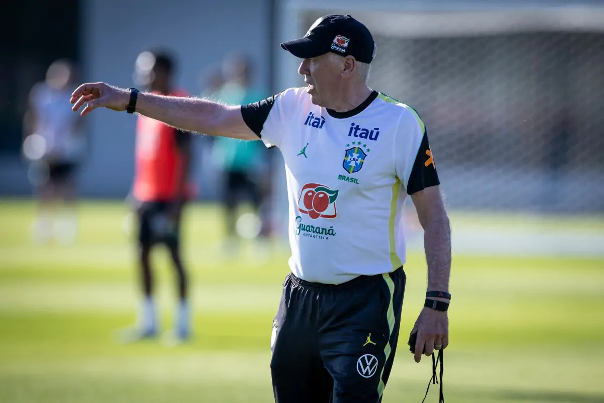 Ancelotti atualiza situação de Neymar e indica data de retorno aos treinos da Seleção