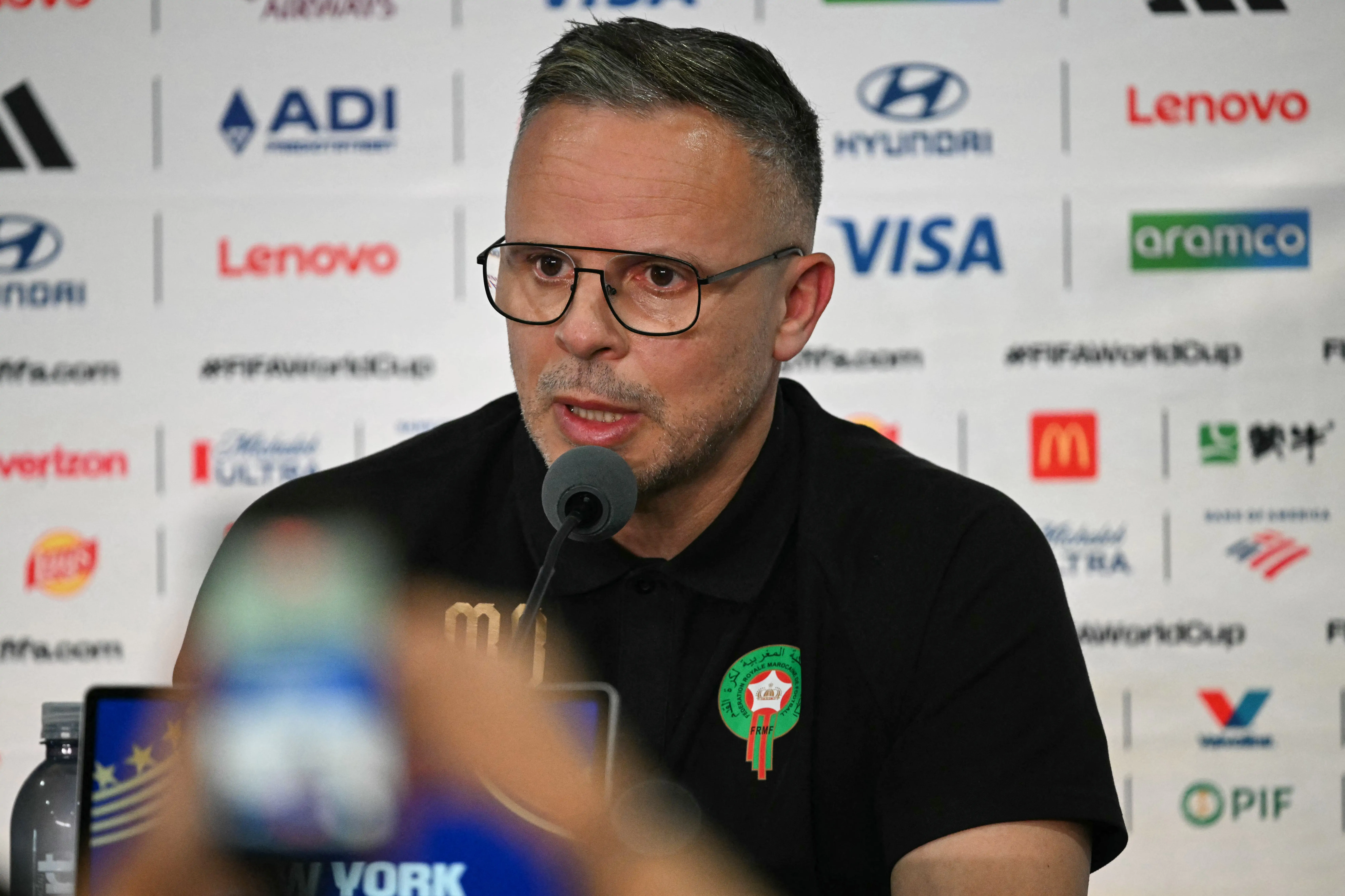 Às vésperas da estreia na Copa, técnico do Marrocos nega ter medo do Brasil: "O que existe é respeito"