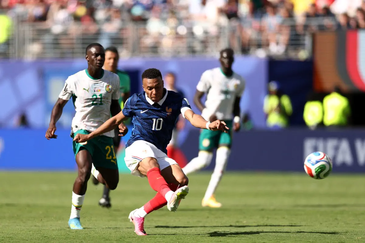 Mbappé nega 'conta pendente' após marcar dois gols na vitória da França na Copa