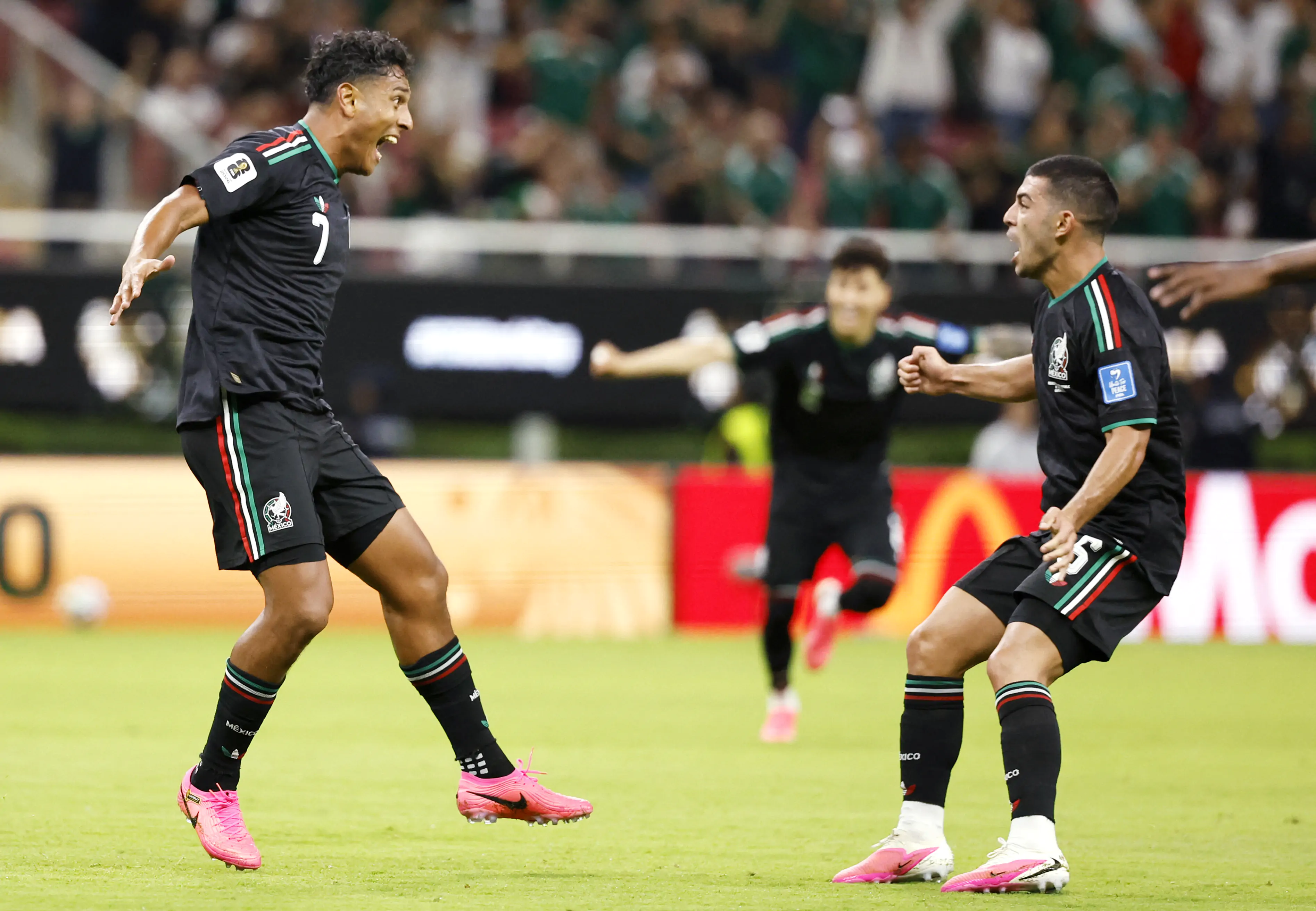 México bate Coreia do Sul e garante ida à segunda fase da Copa como líder