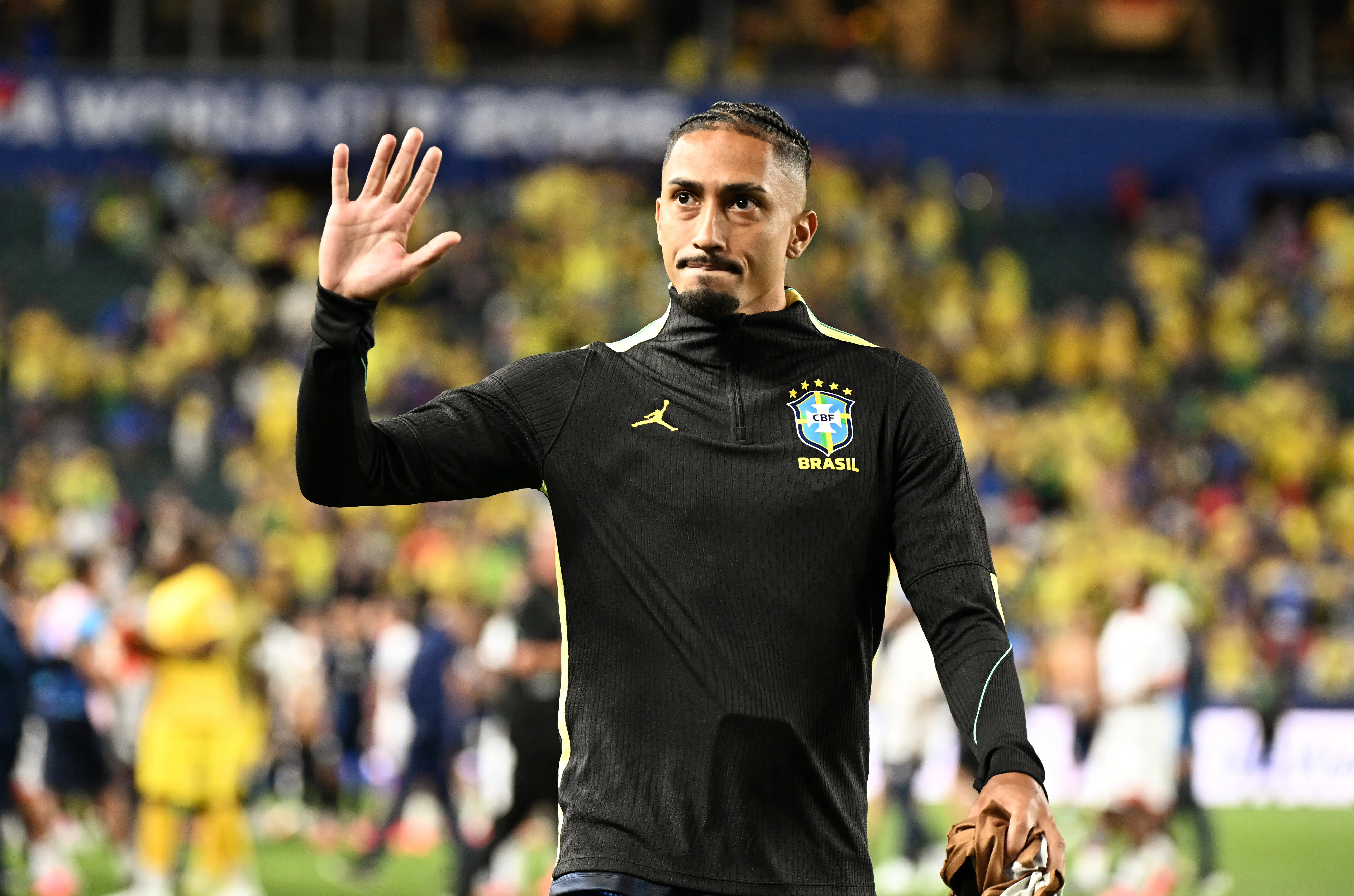 Raphinha tem lesão diagnosticada, mas segue com a Seleção na Copa