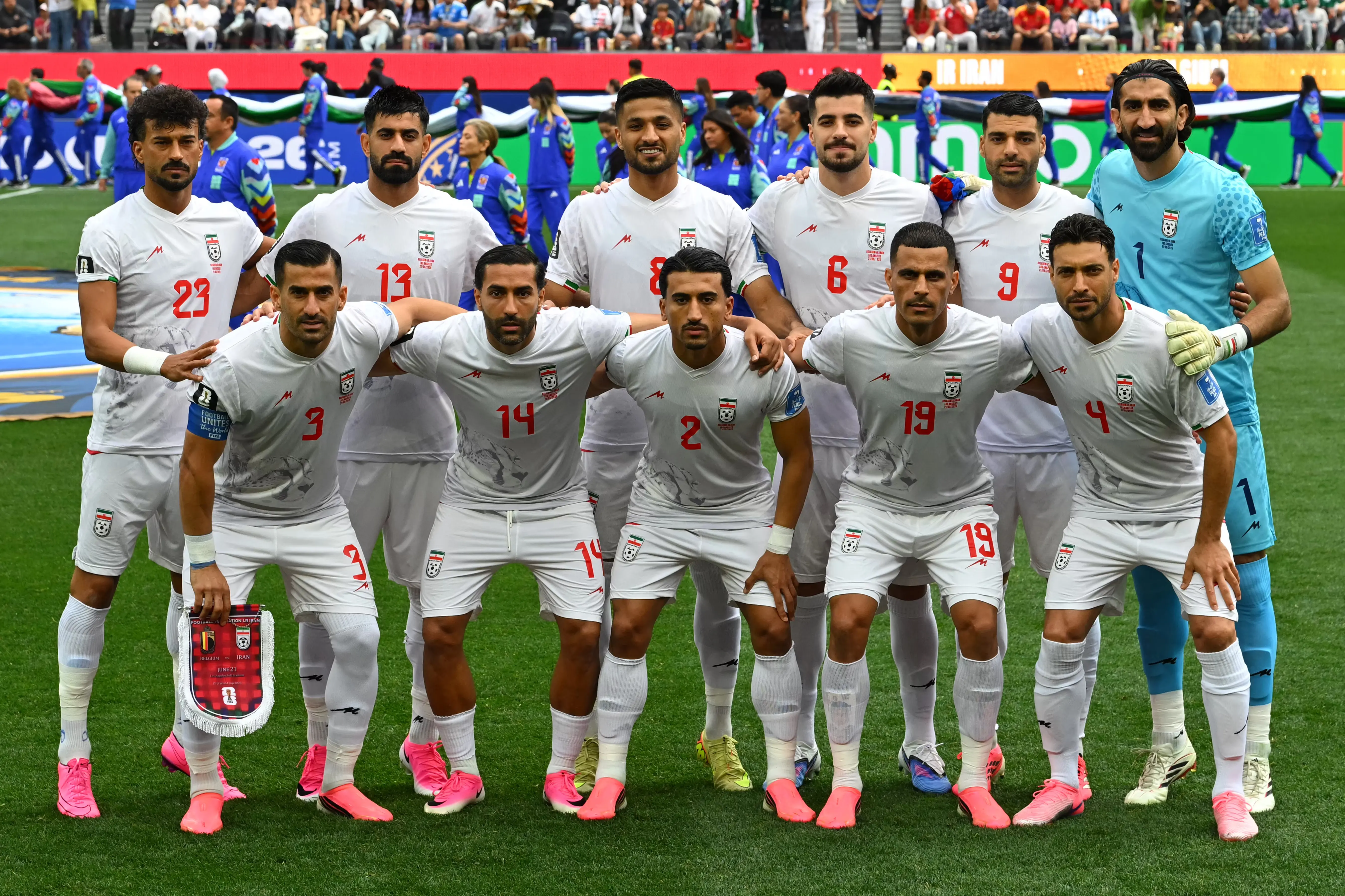 Seleção do Irã recebe carta de apoio de torcedores mexicanos durante a Copa