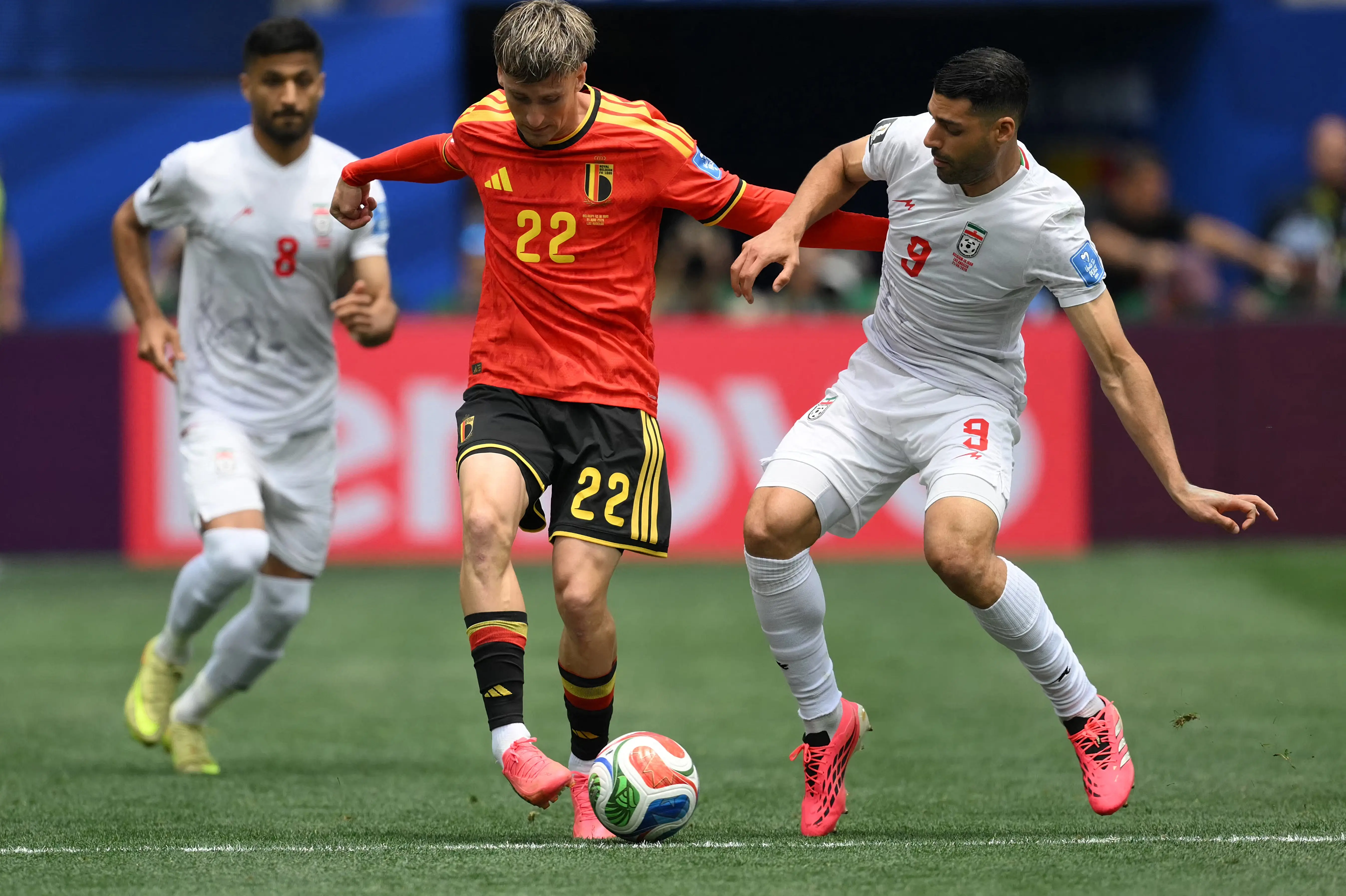 Com um a menos, Bélgica só empata com o Irã e segue sem vencer na Copa