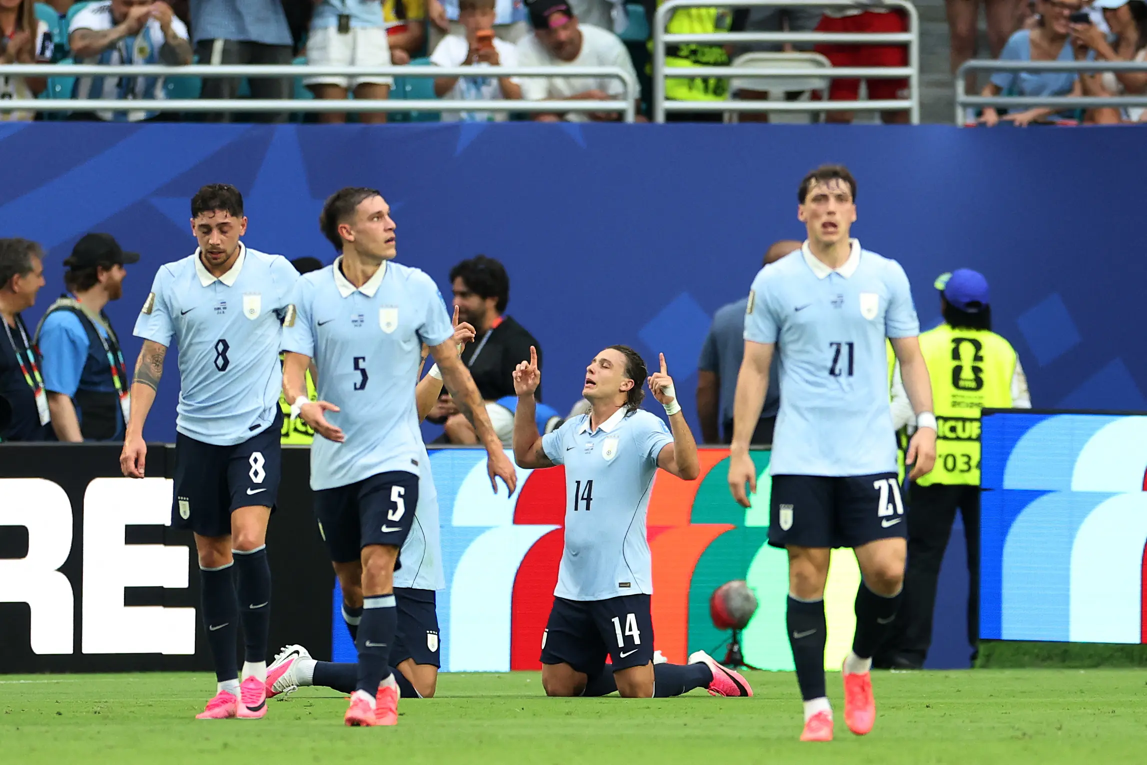 Uruguai e Espanha brigam por classificação na Copa em um disputado Grupo H