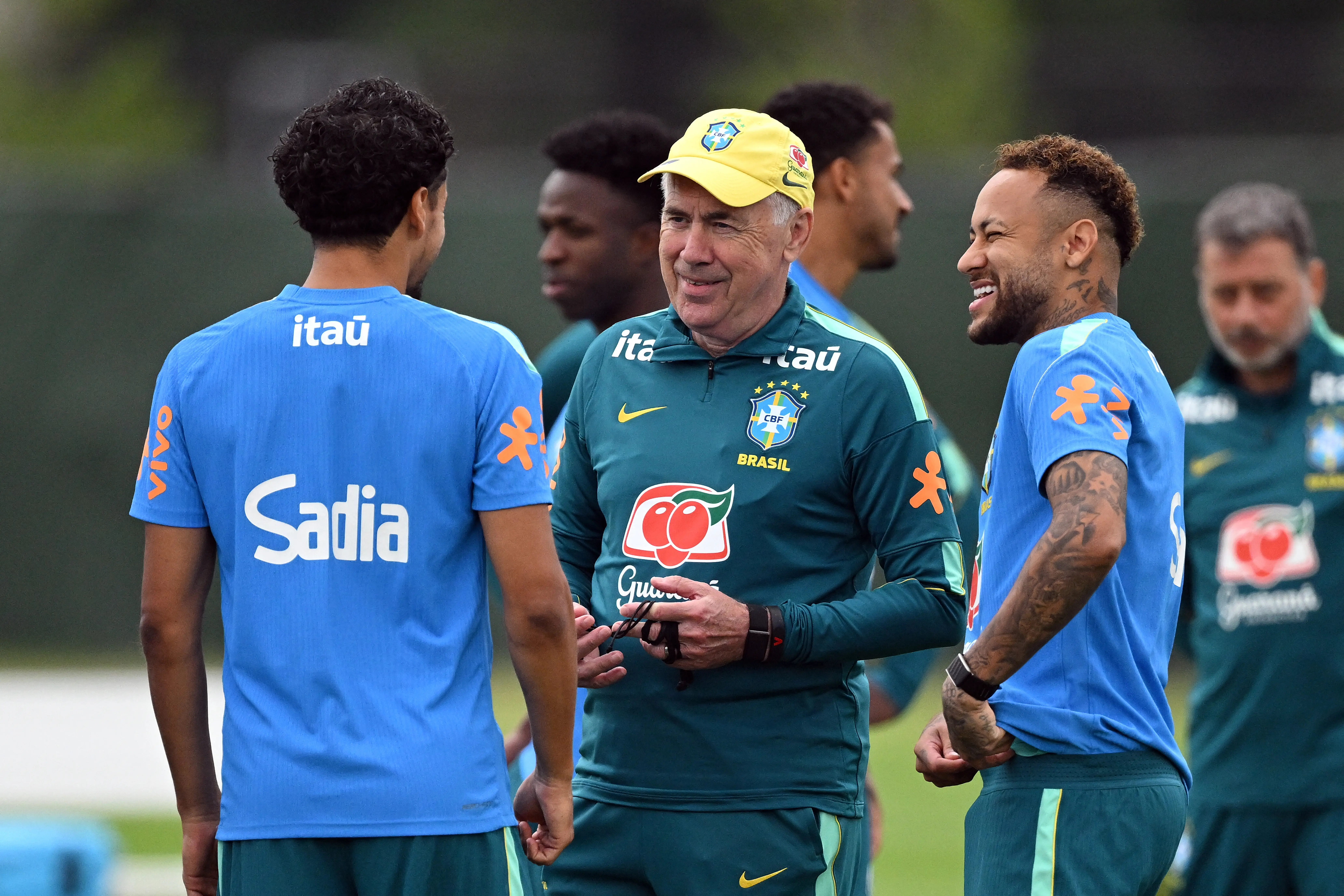 Com Neymar e titulares, Seleção faz penúltimo treino para jogo contra a Escócia